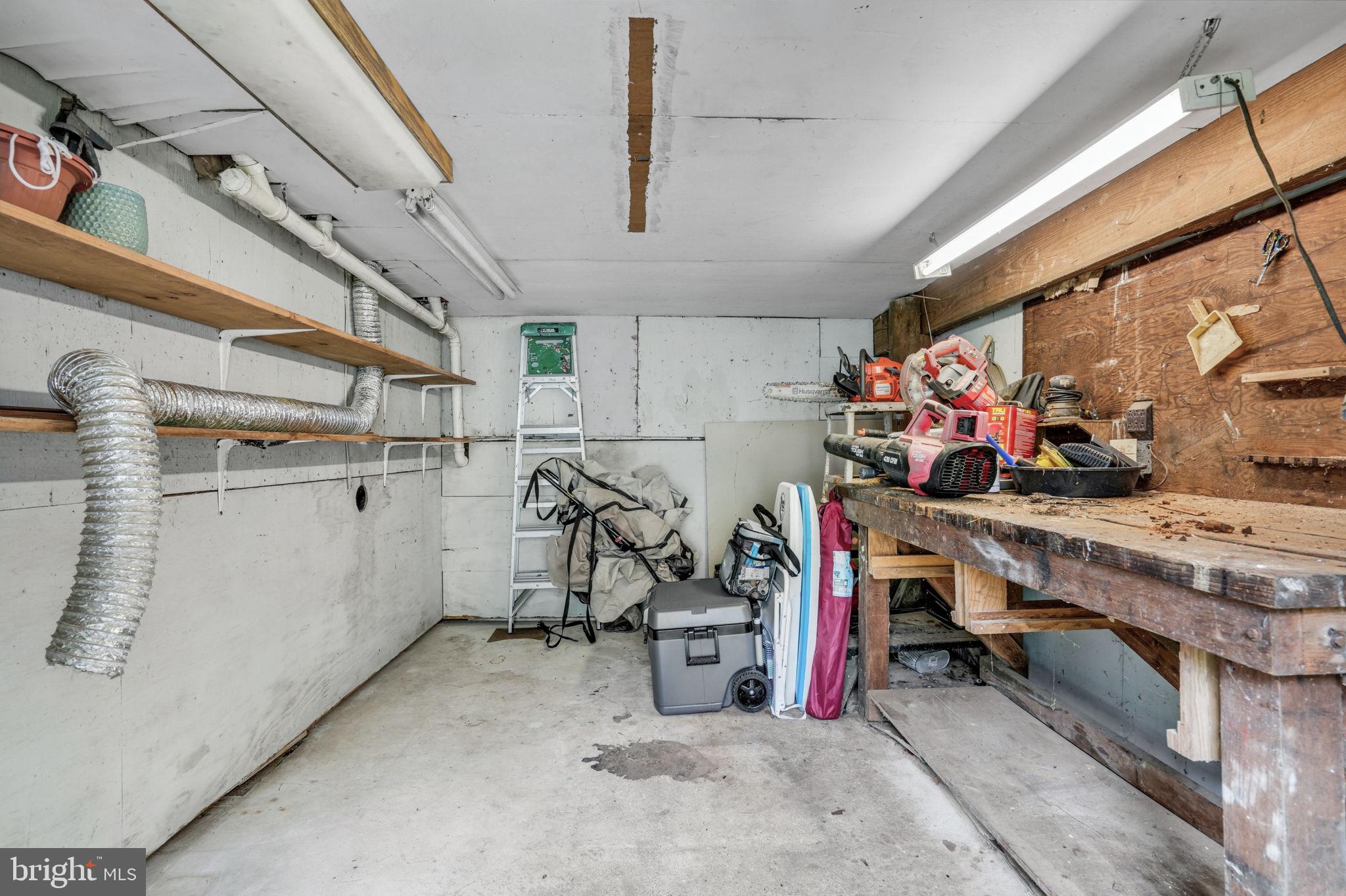 CAPTAIN'S COVE - Residential