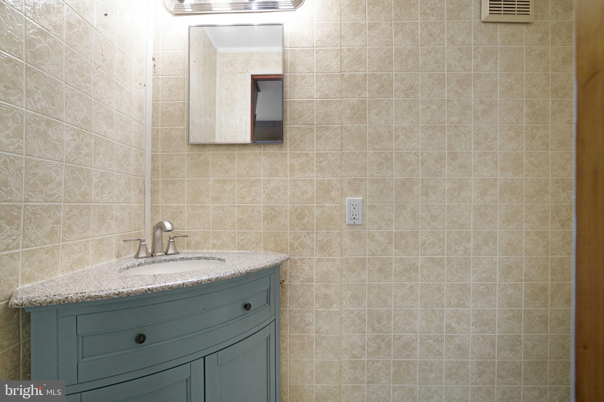 CAPTAIN'S COVE - Residential