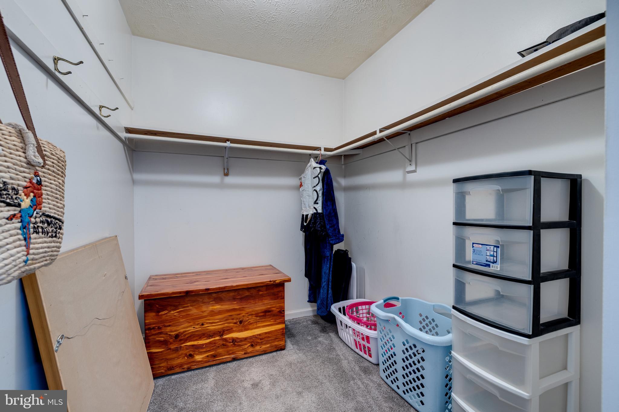 OLD FARMS - Residential