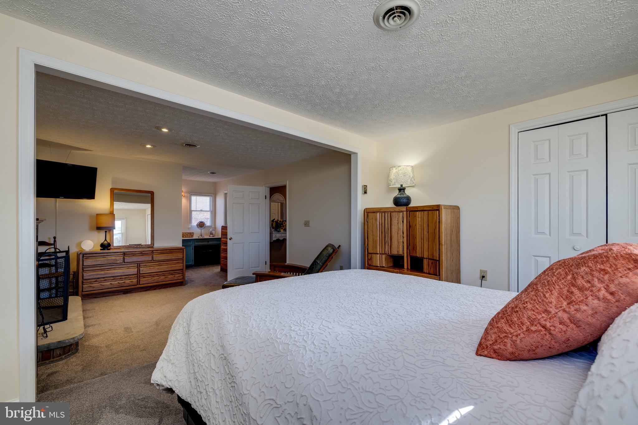 OLD FARMS - Residential