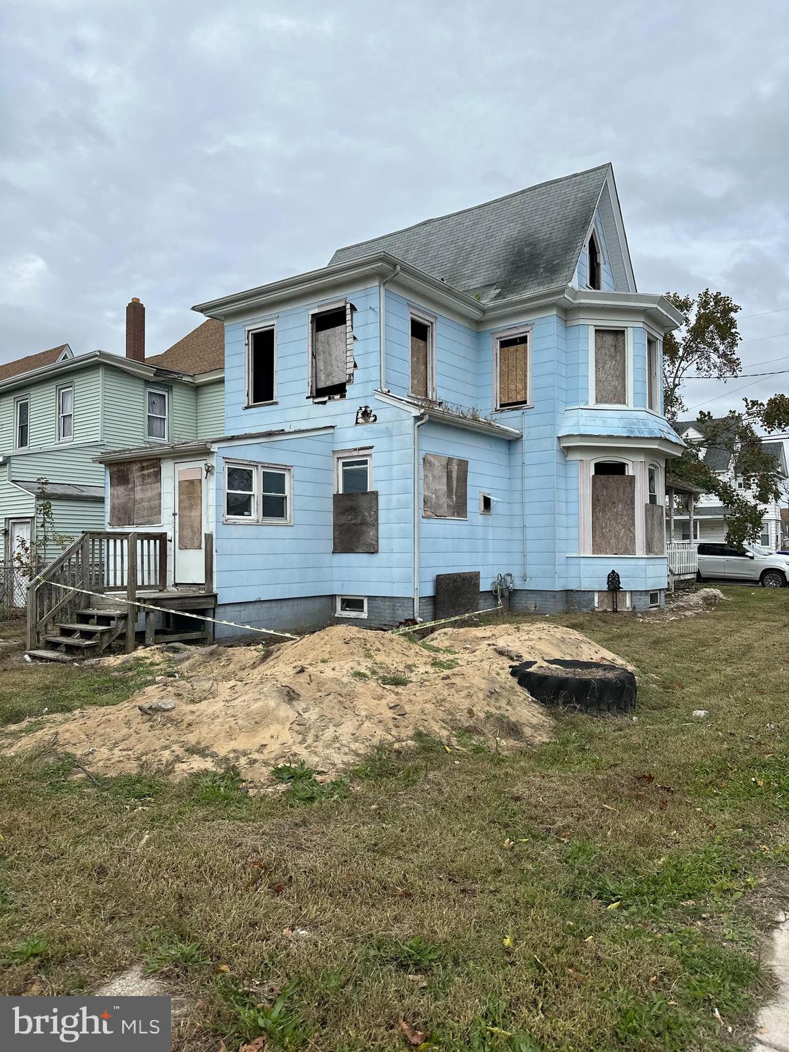 527 E MULBERRY STREET