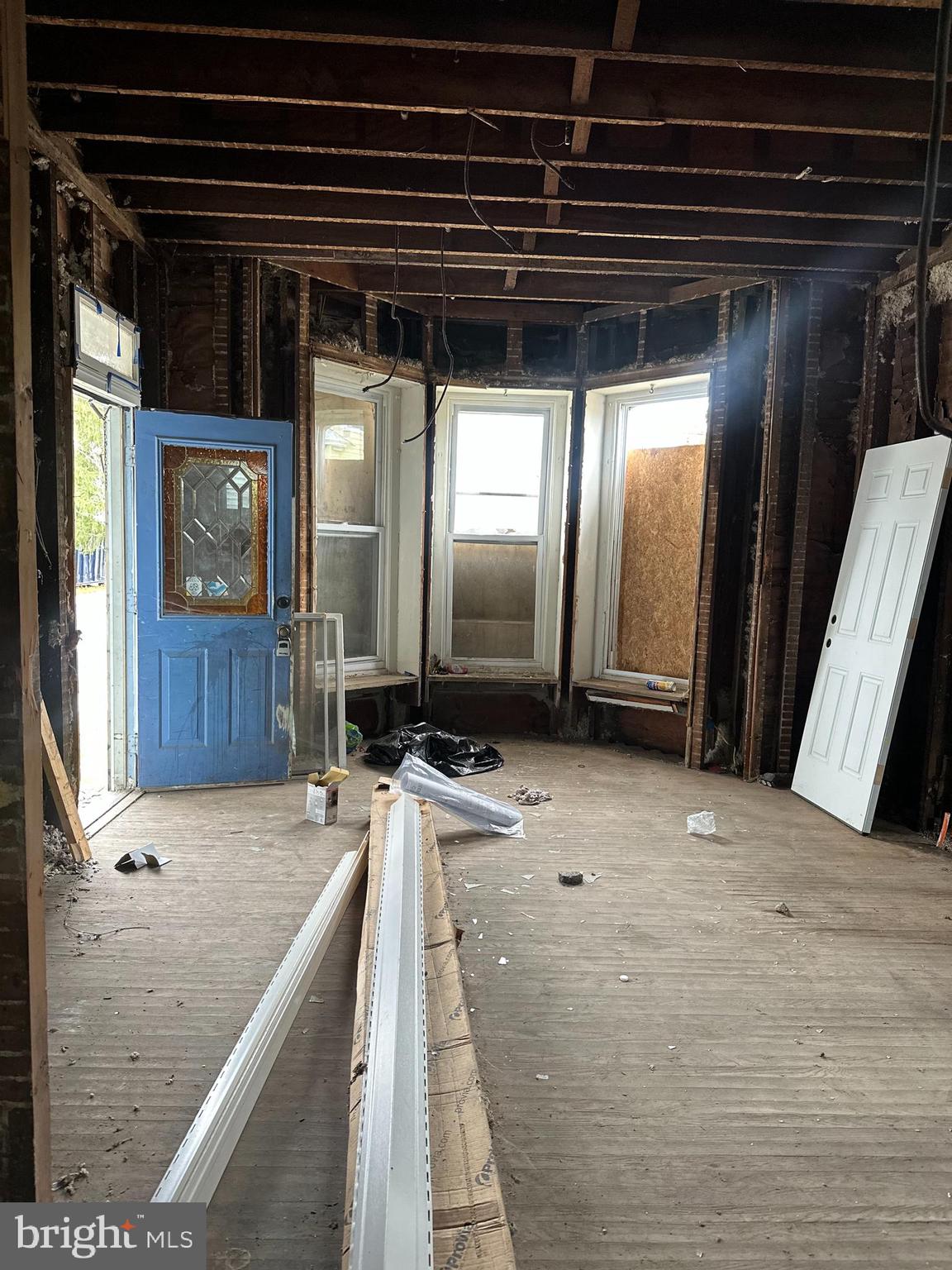 527 E MULBERRY STREET