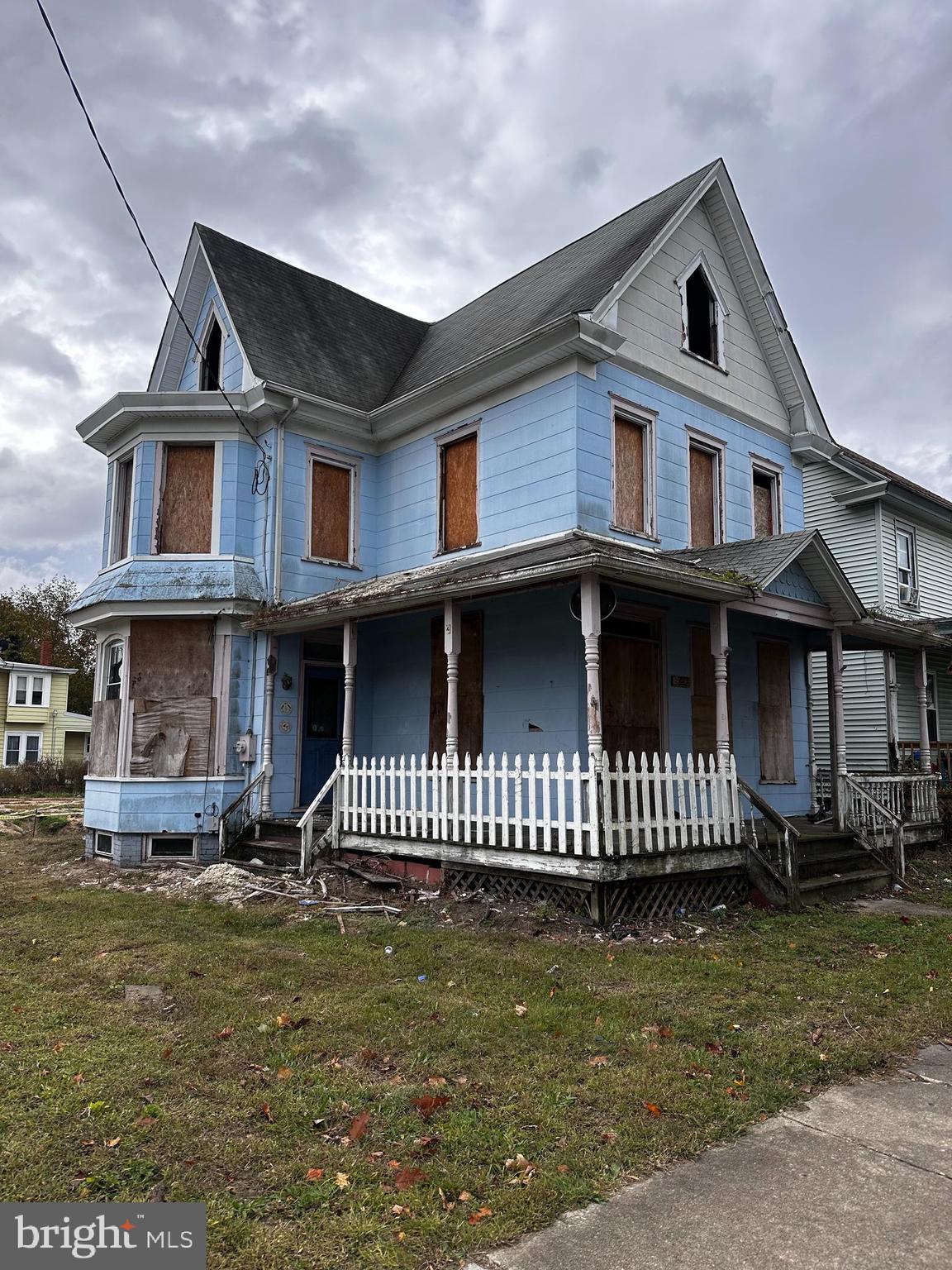 527 E MULBERRY STREET