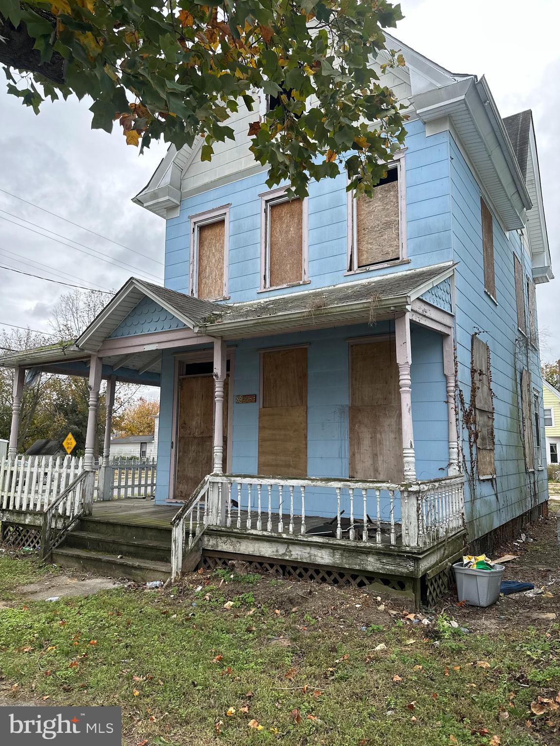 527 E MULBERRY STREET