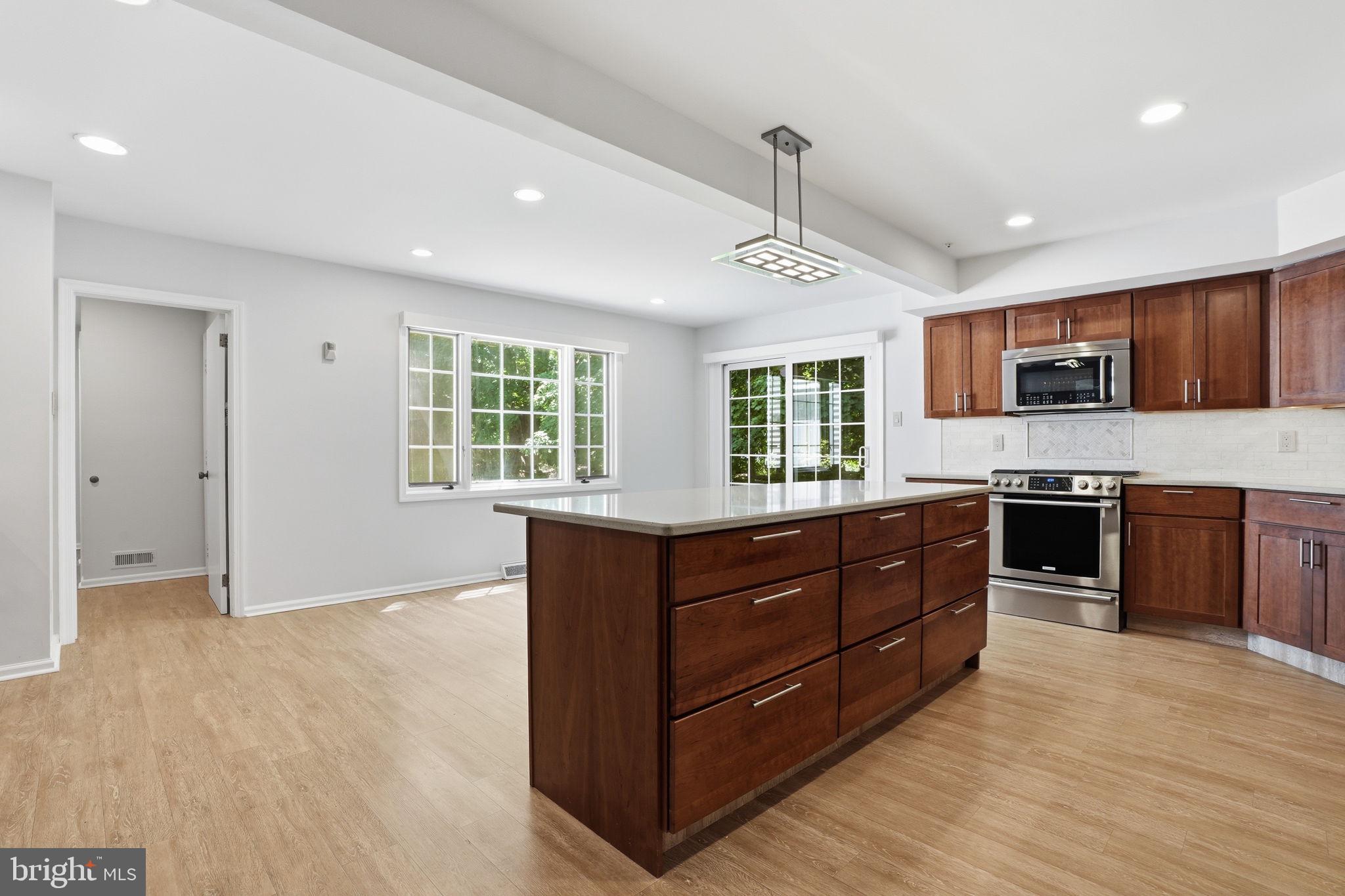 HUNTINGDON VALLEY - Residential