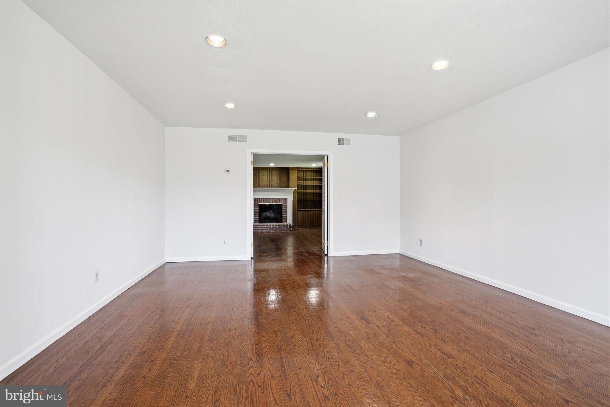 HUNTINGDON VALLEY - Residential