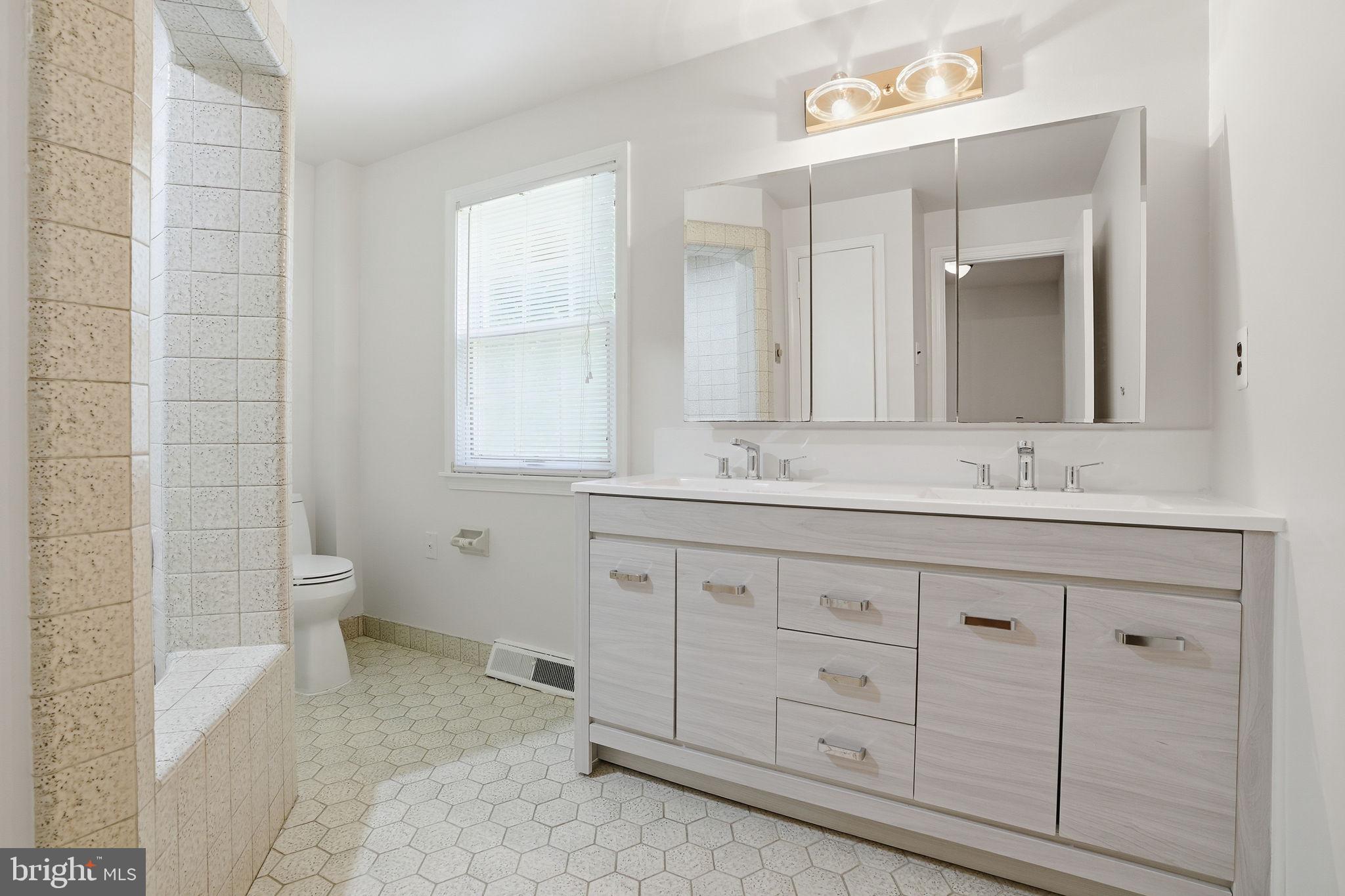 HUNTINGDON VALLEY - Residential