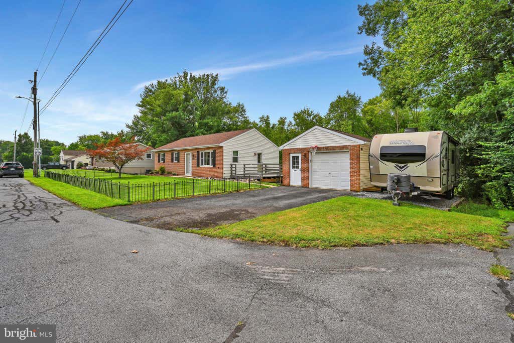 Photo of 301 Grant Road, REINHOLDS, PA 17569 (MLS # PALA2093592)
