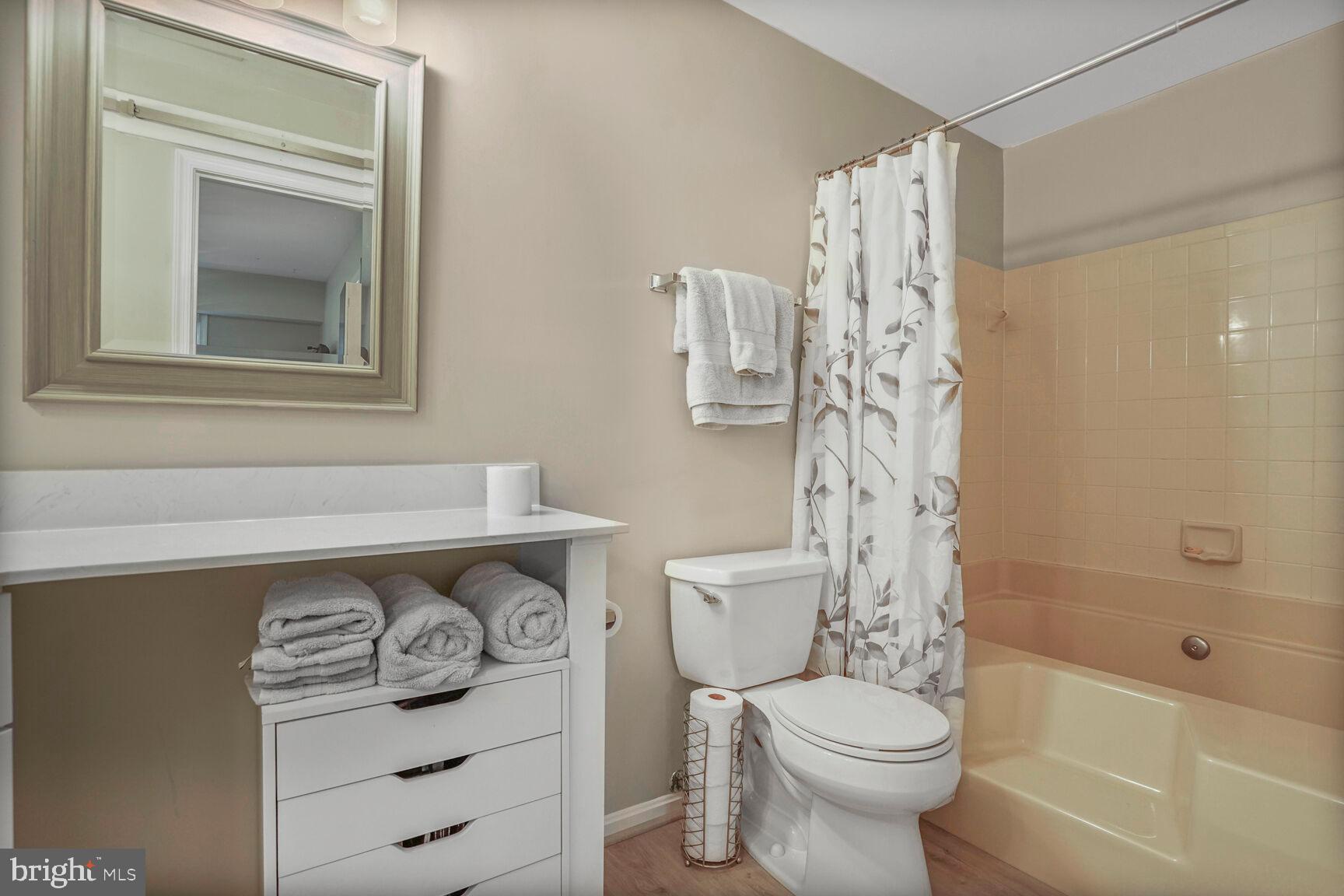 SURREY AT MANCHESTER LAKES - Residential