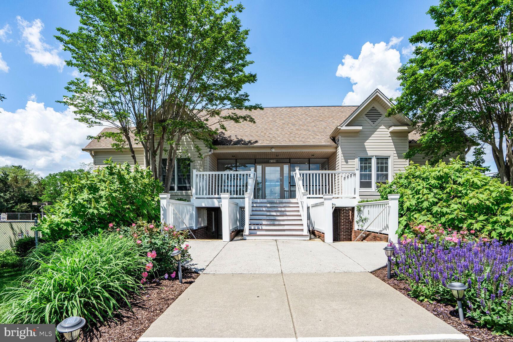 SURREY AT MANCHESTER LAKES - Residential