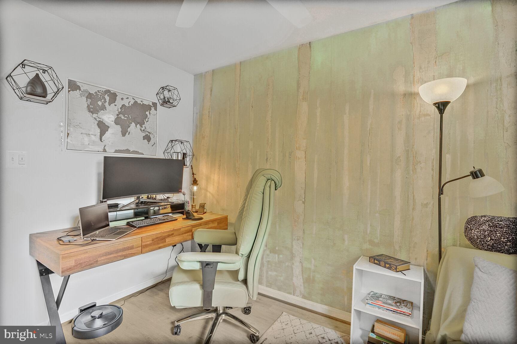 SURREY AT MANCHESTER LAKES - Residential