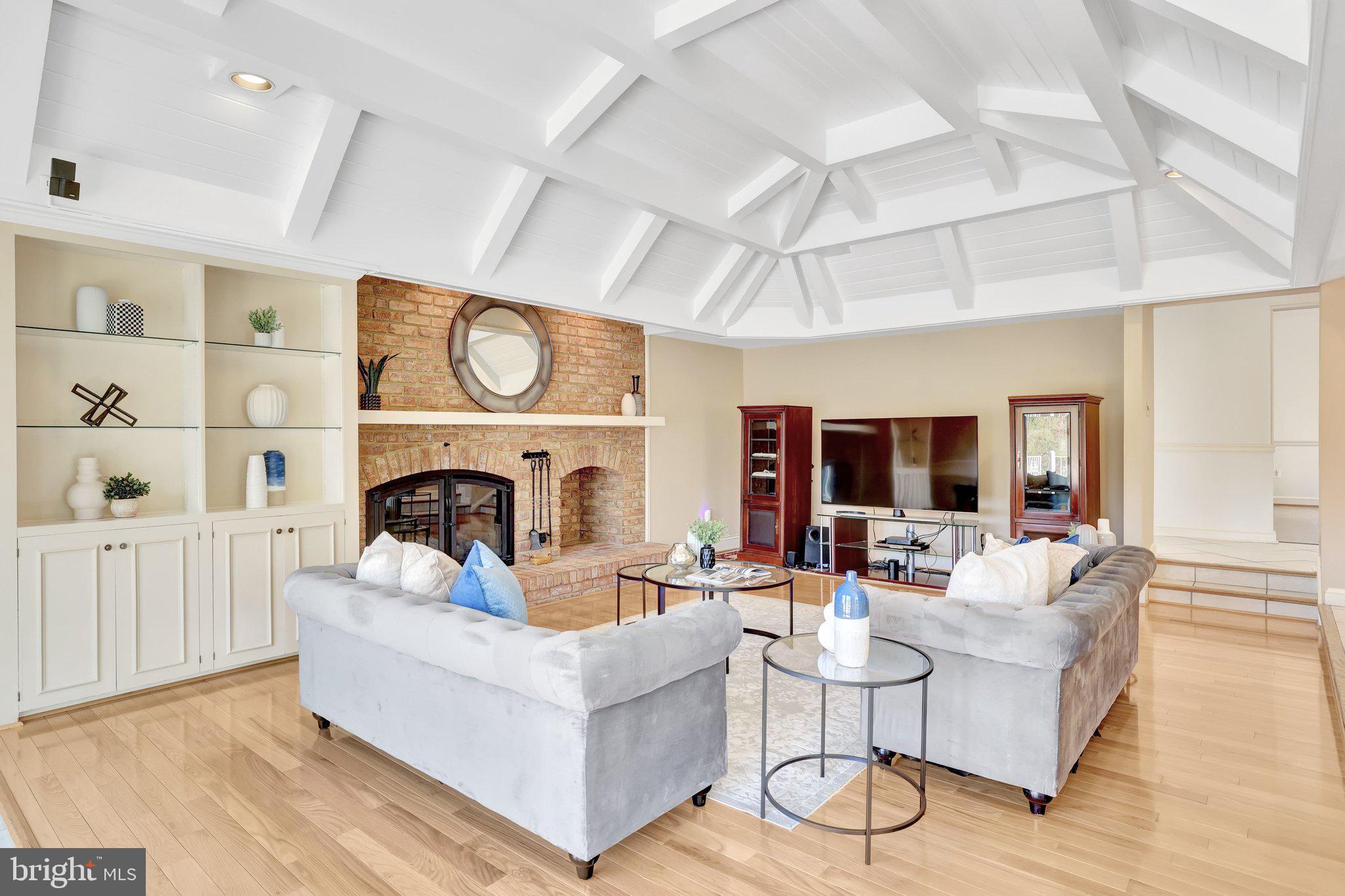 FOX LAKE - Residential