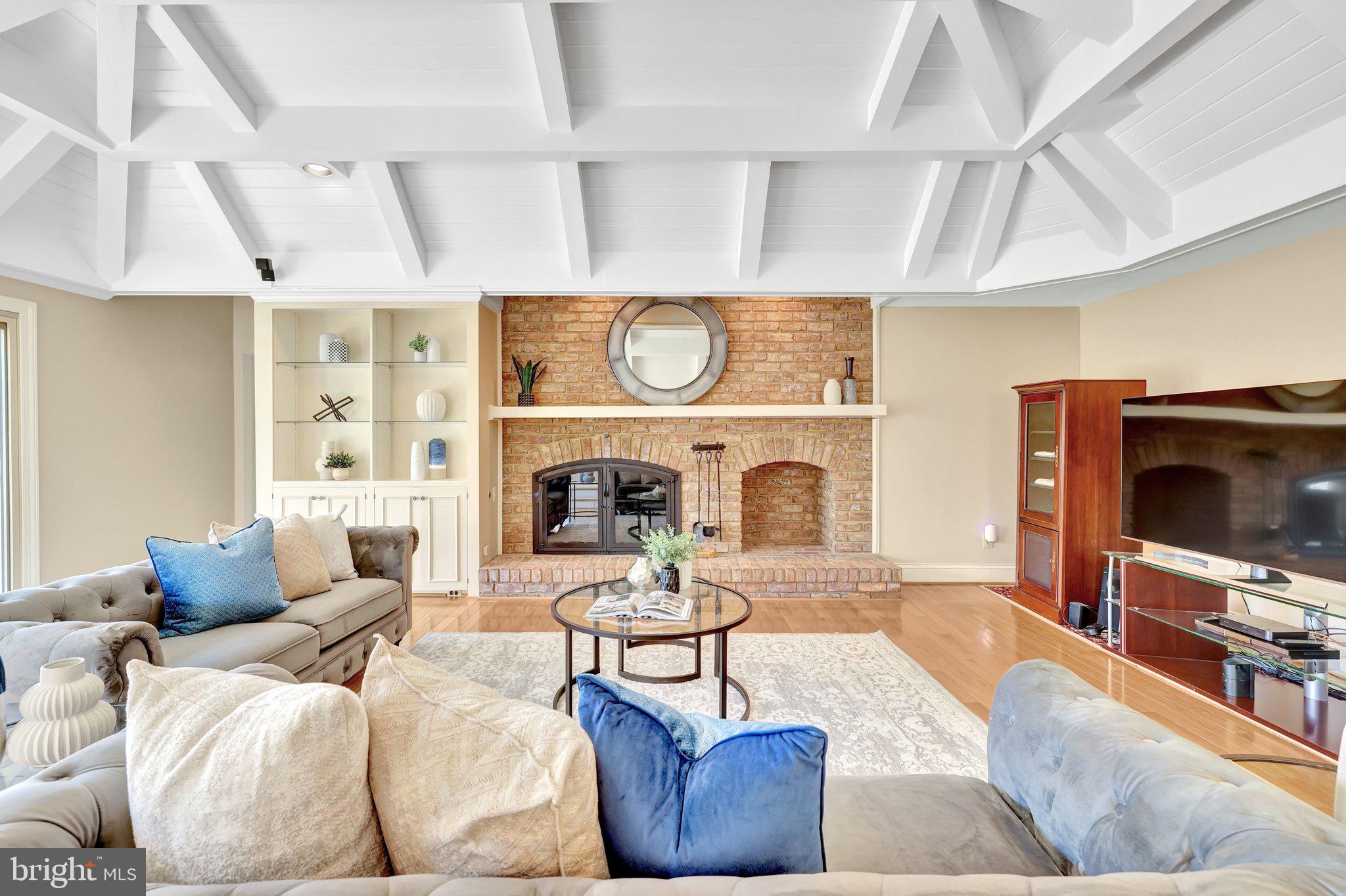 FOX LAKE - Residential