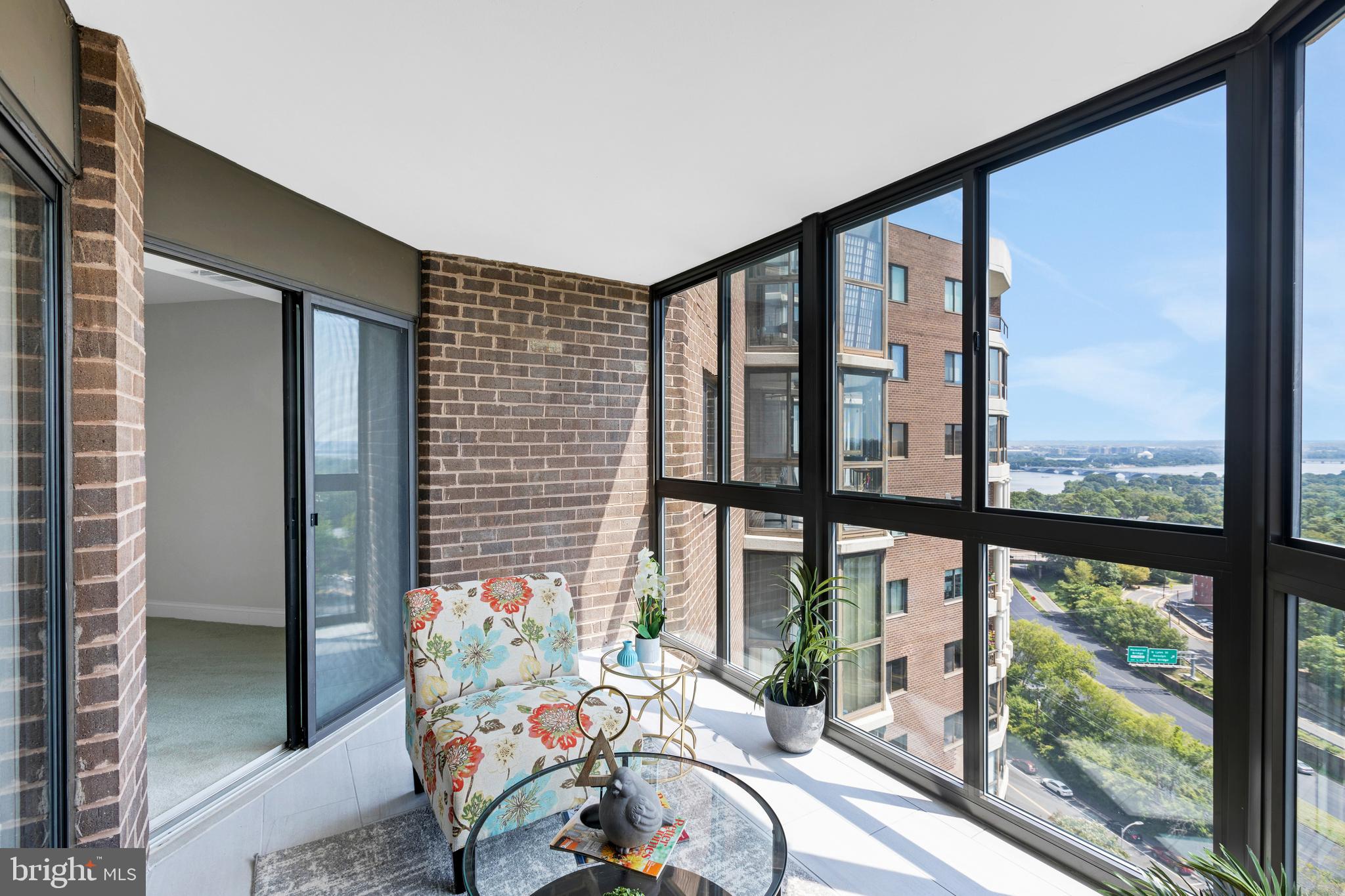 1600 N OAK STREET N 1625