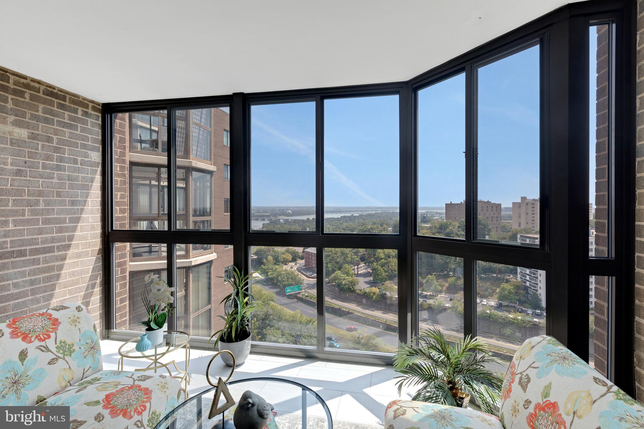 1600 N OAK STREET N 1625