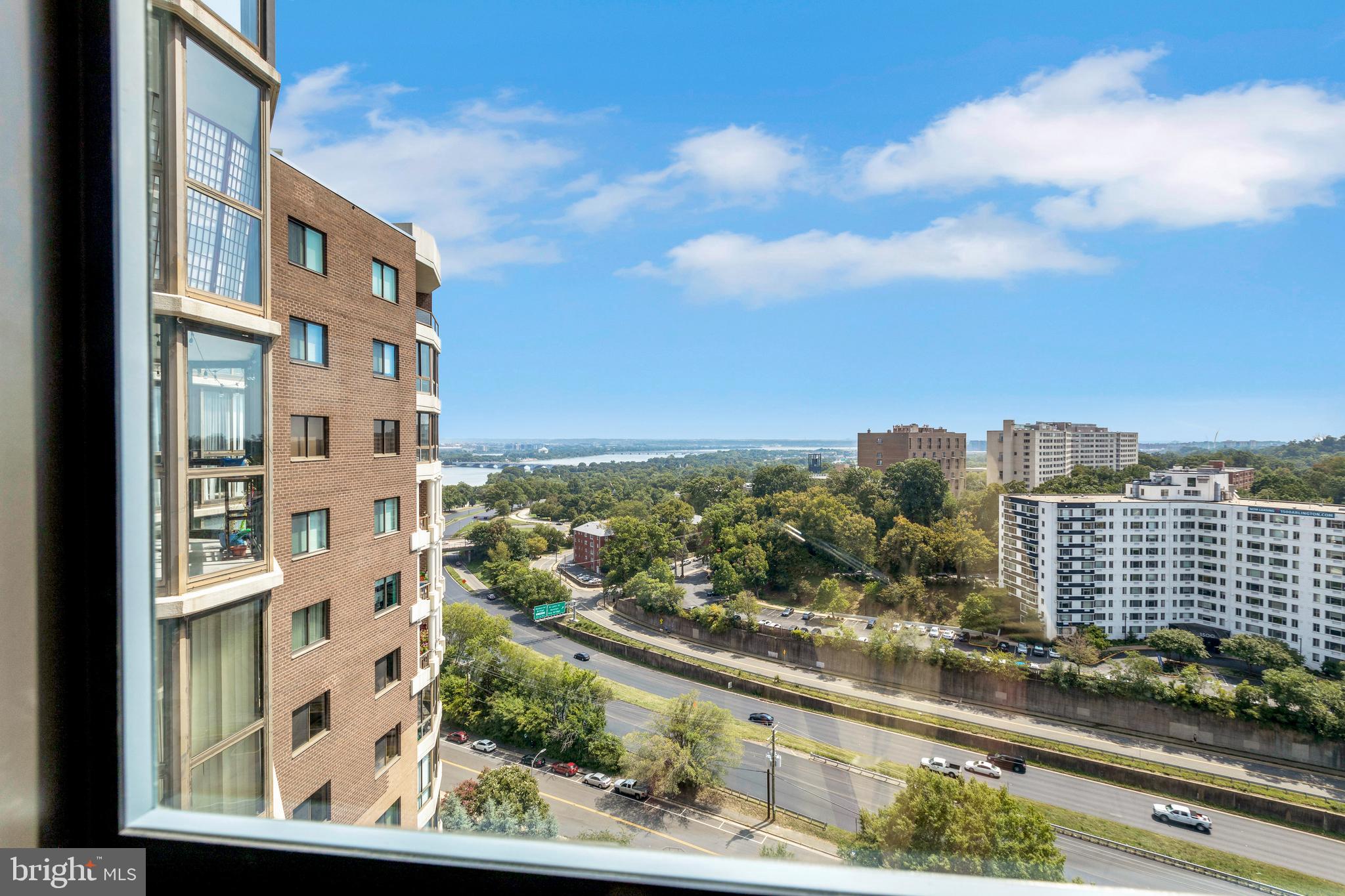 1600 N OAK STREET N 1625