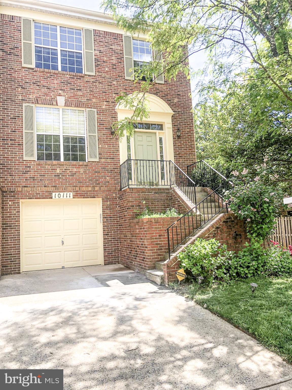 Perfect End-unit Townhouse in Decoverly Adventure! 1 car garage; 3 bedrooms and 3.5 baths. Remodeled Kitchen with new granite counter tops & stainless steel appliances. New carpet, light fixtures and freshly painted through out. Hardwood floors throughout Main Level. Walk-Out Lower Level has wet bar, gas fireplace, and 3rd Full Bath. Lots of natural light! Fenced-in Backyard with large Deck & spiral staircase. Minutes to Downtown Crown & Rio Lake Front!