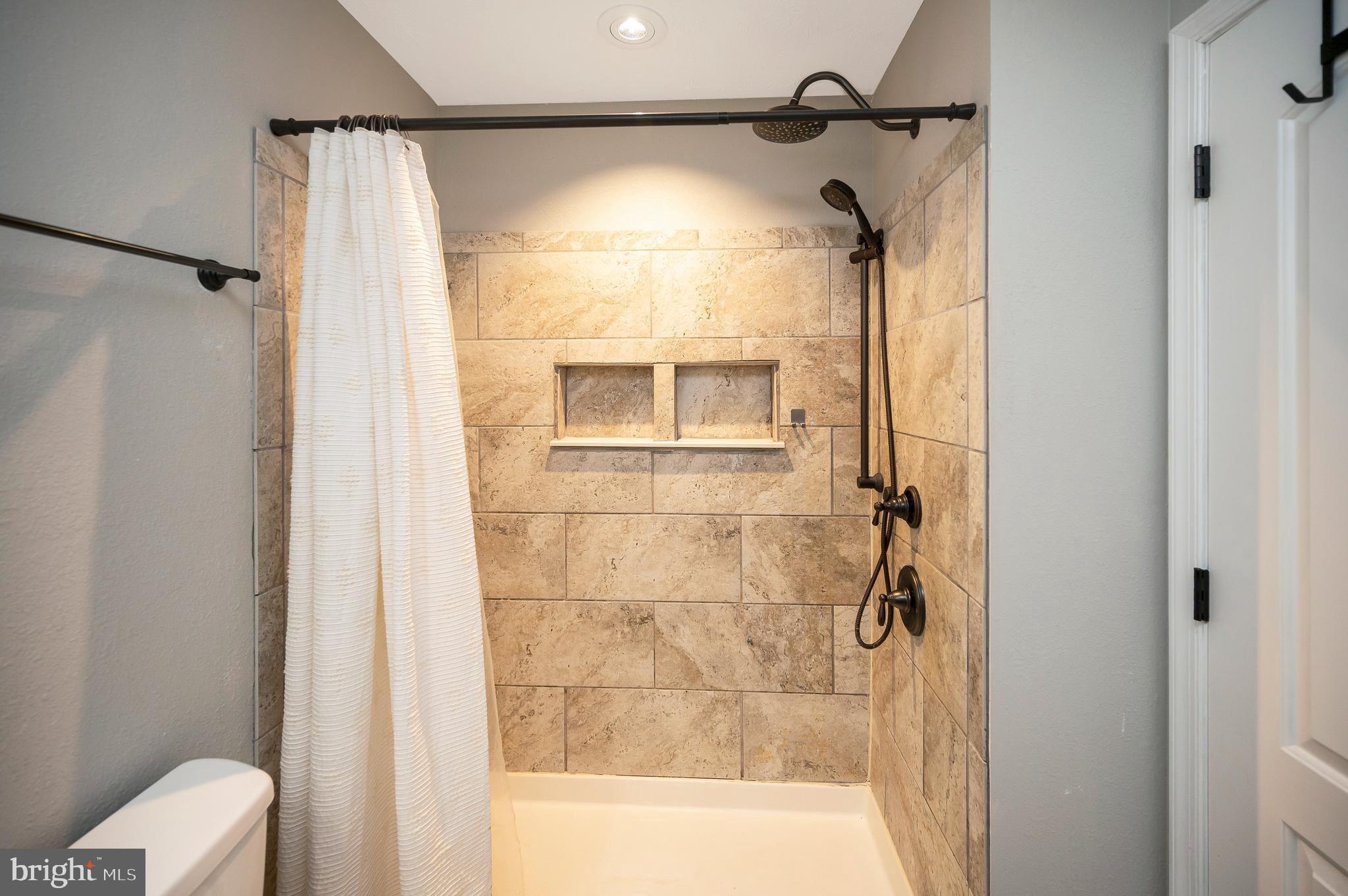 LAKE LAND OR - Residential