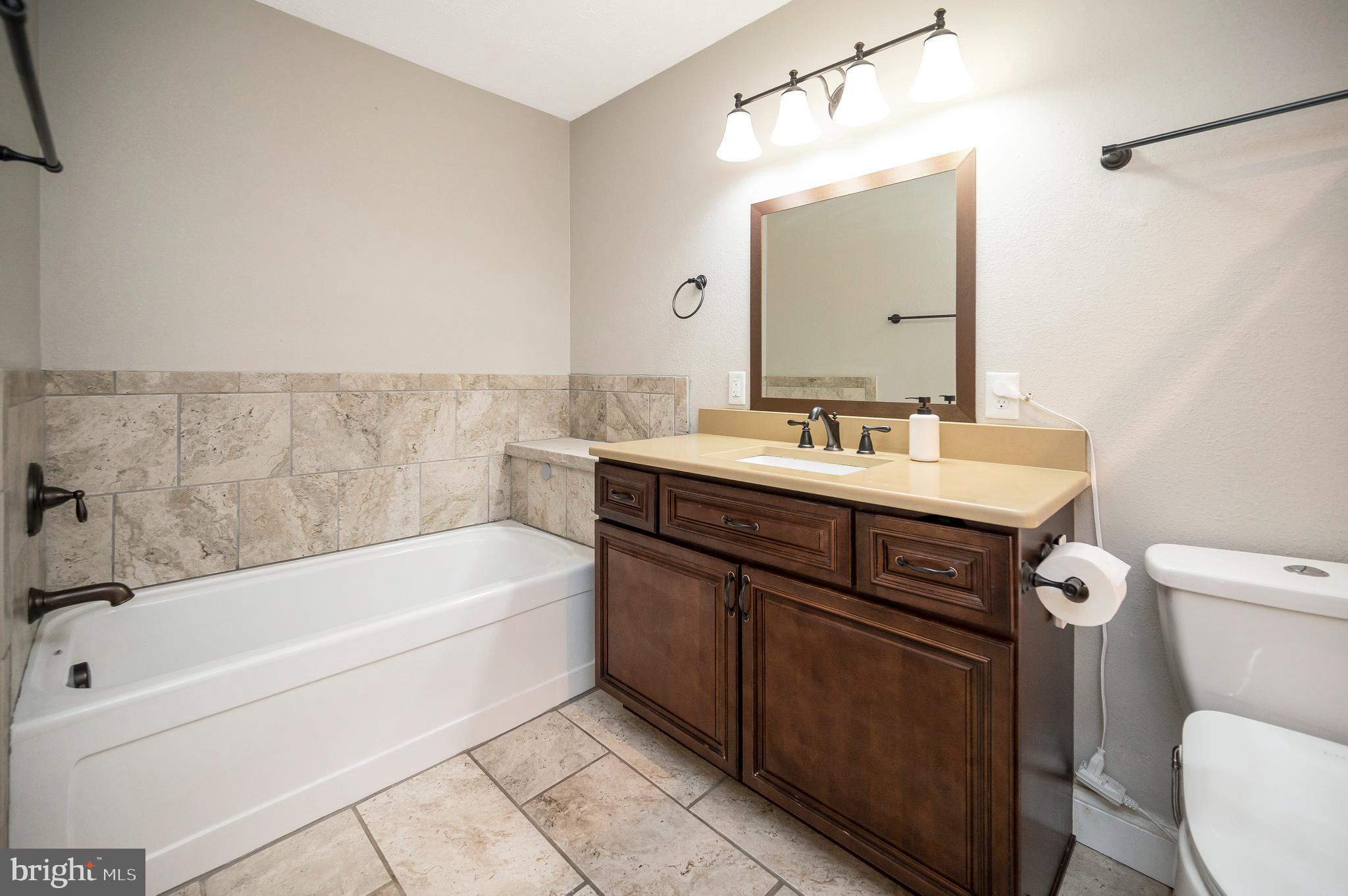 LAKE LAND OR - Residential