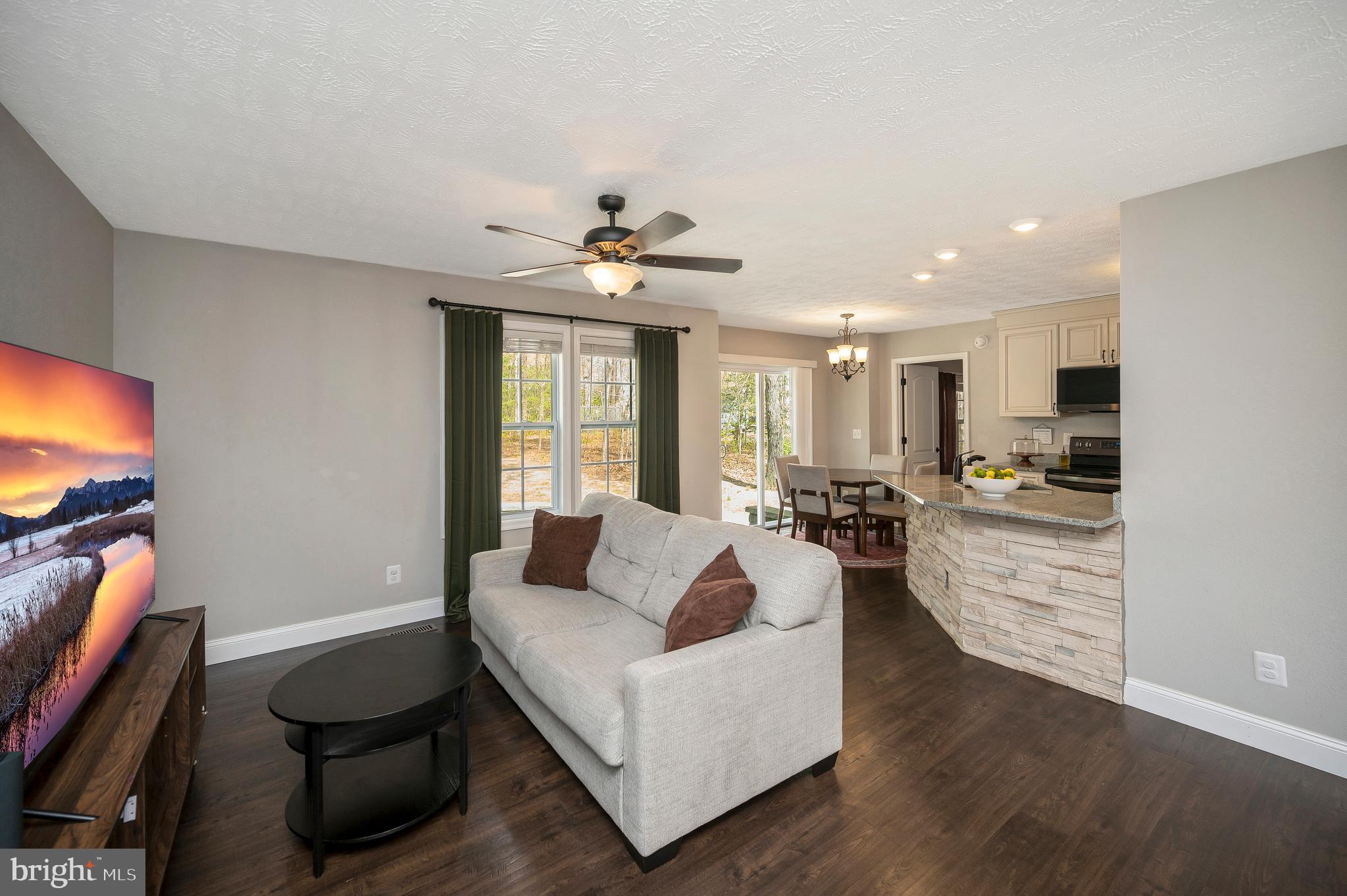 LAKE LAND OR - Residential