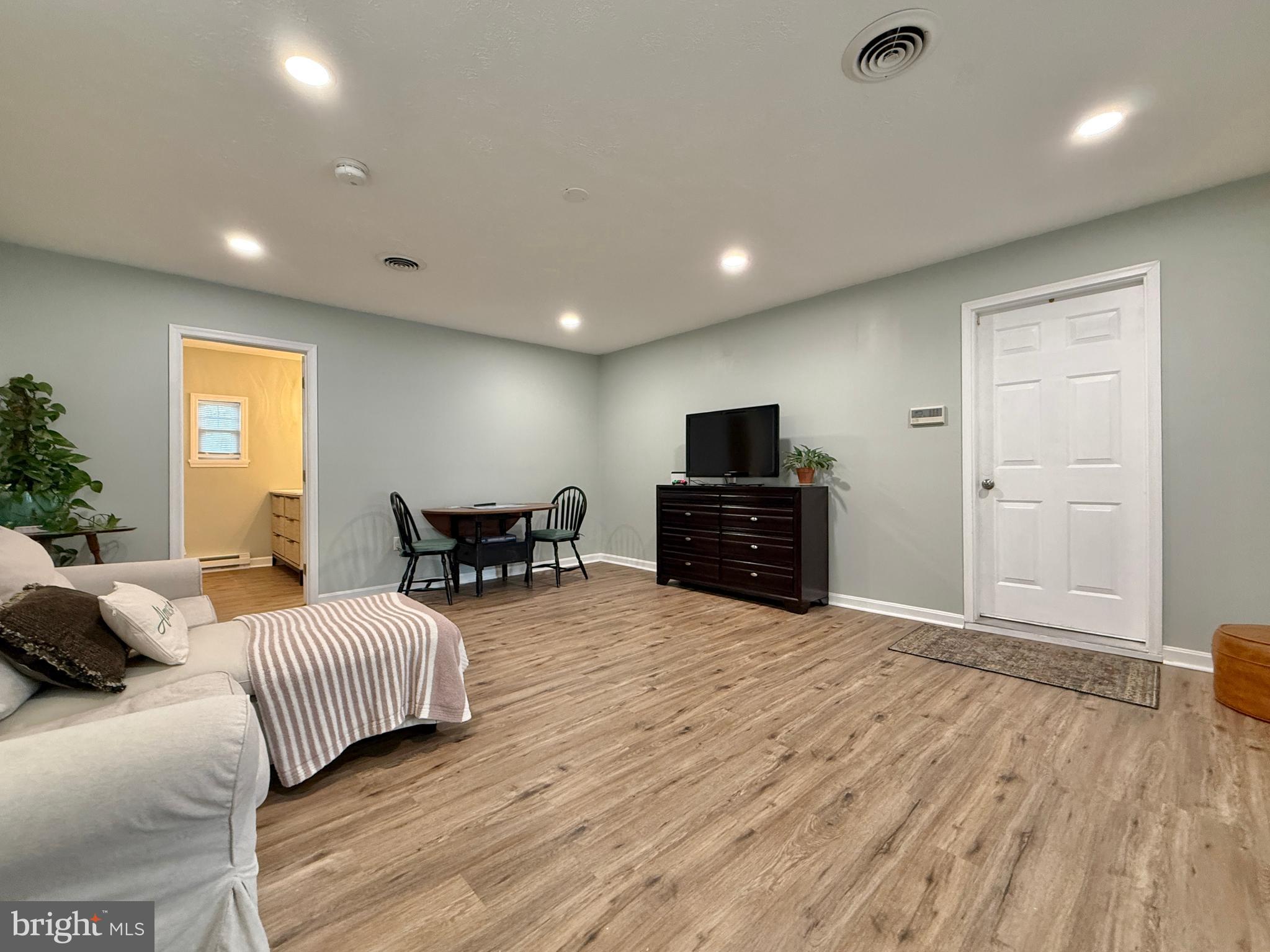 MEADOWBROOK - Residential