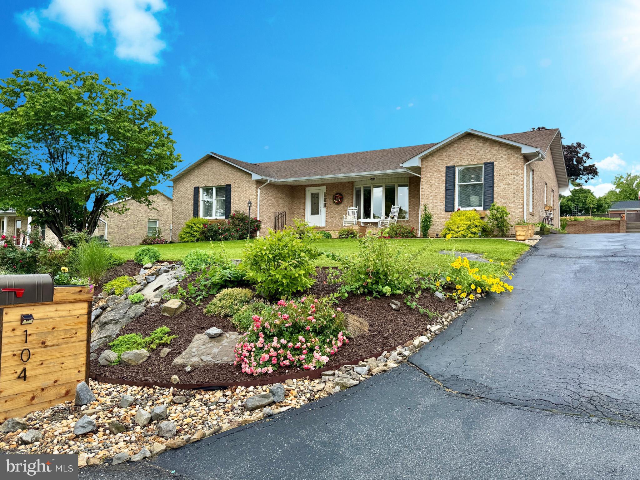 MEADOWBROOK - Residential