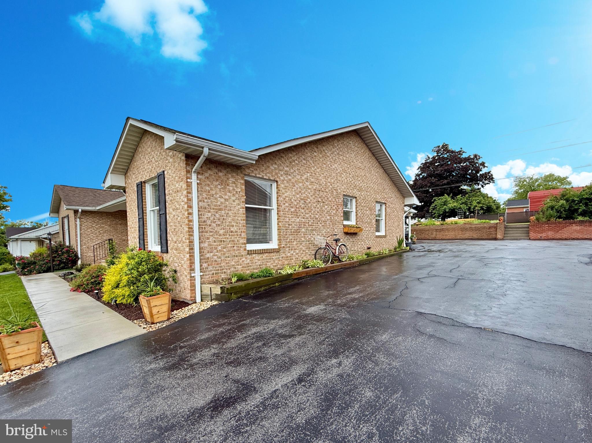 MEADOWBROOK - Residential