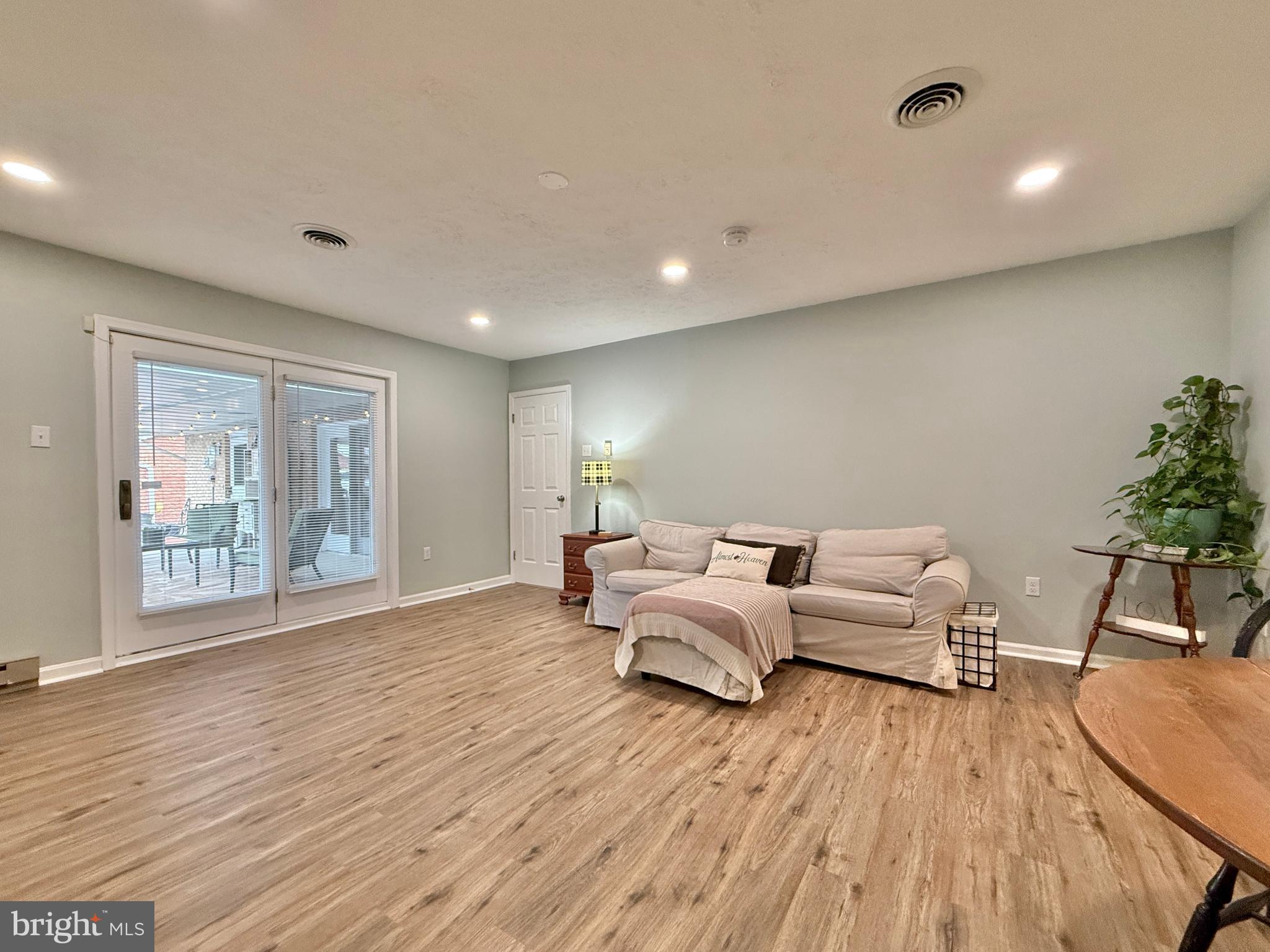 MEADOWBROOK - Residential