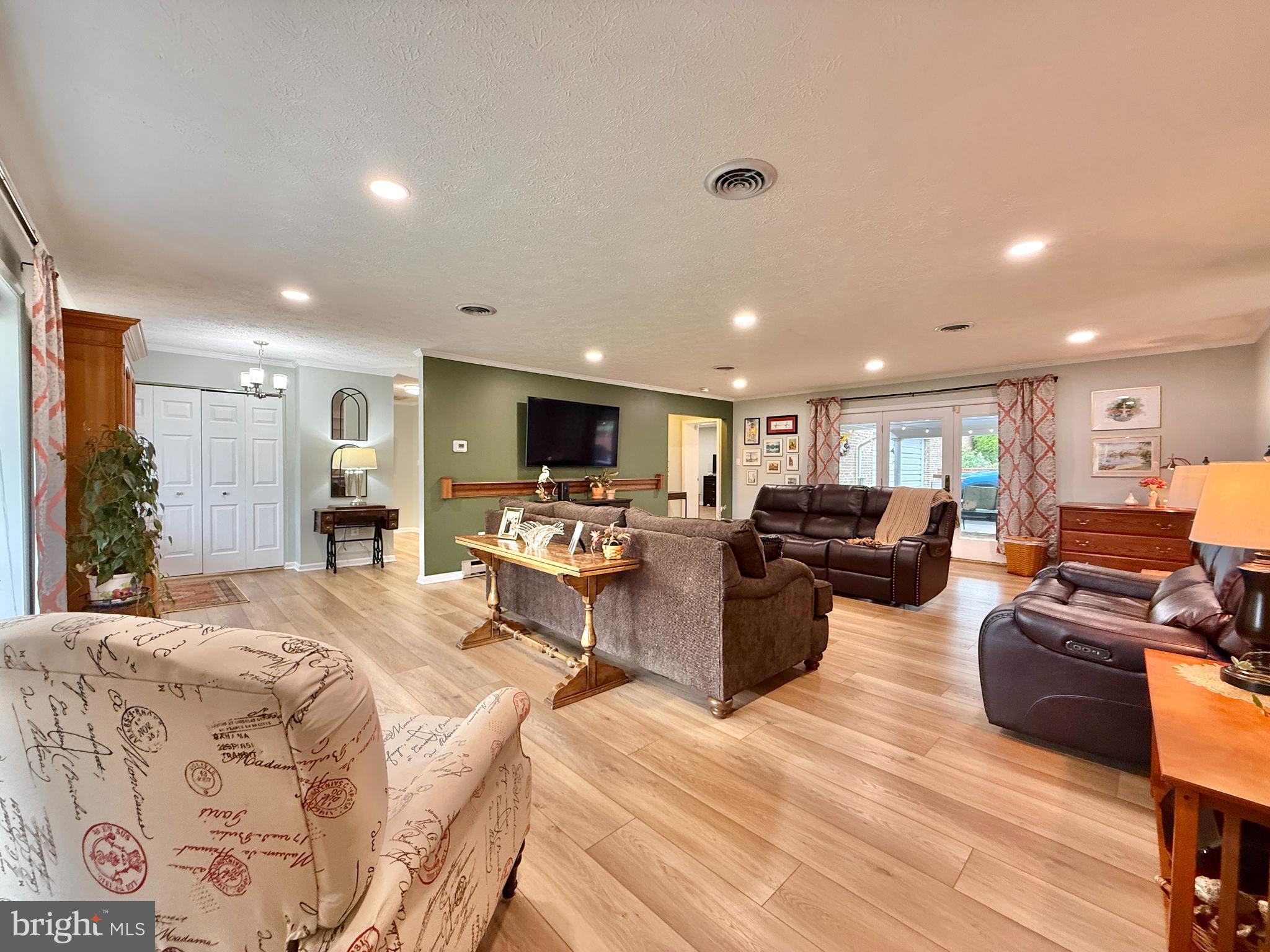 MEADOWBROOK - Residential