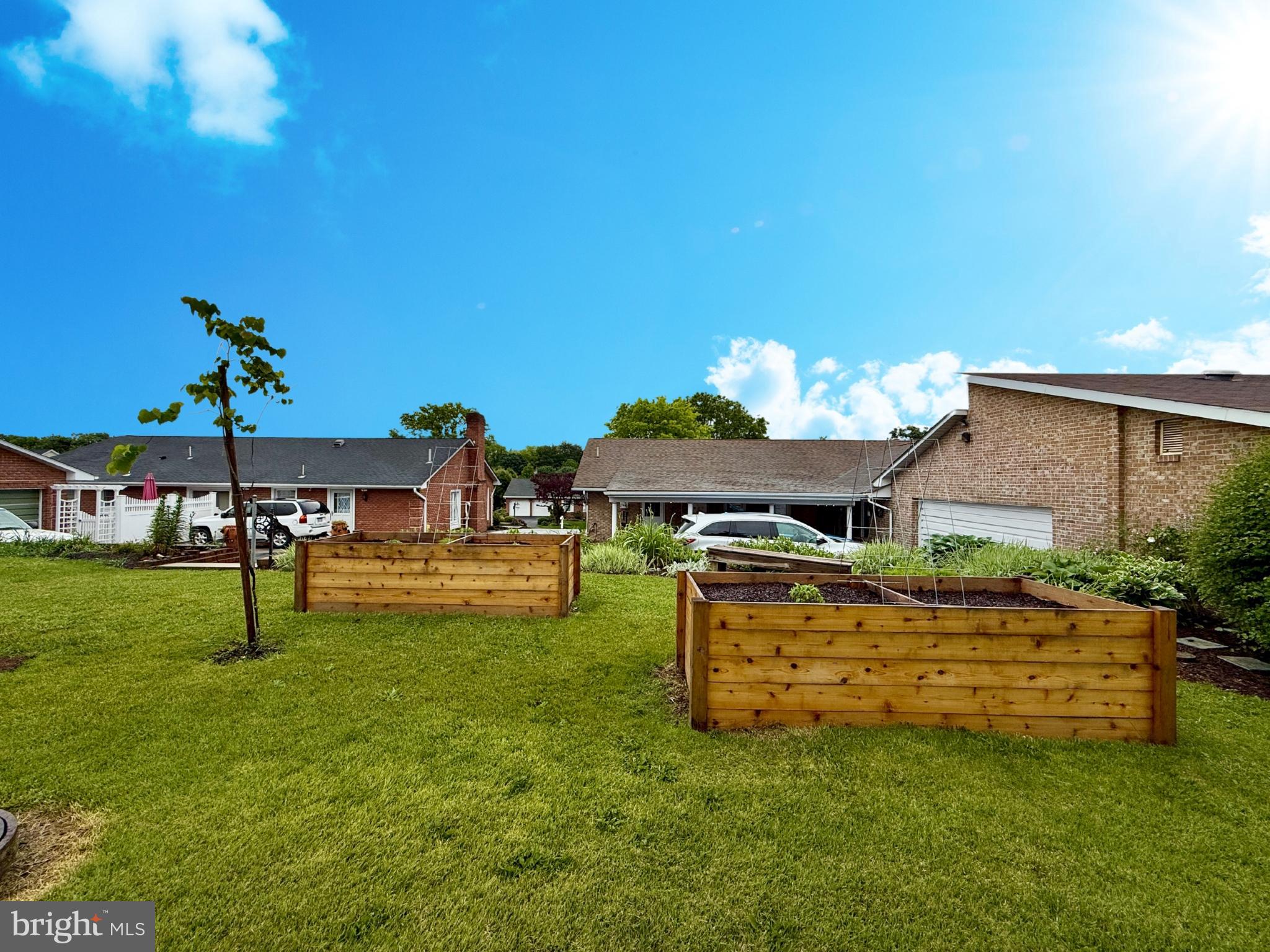 MEADOWBROOK - Residential