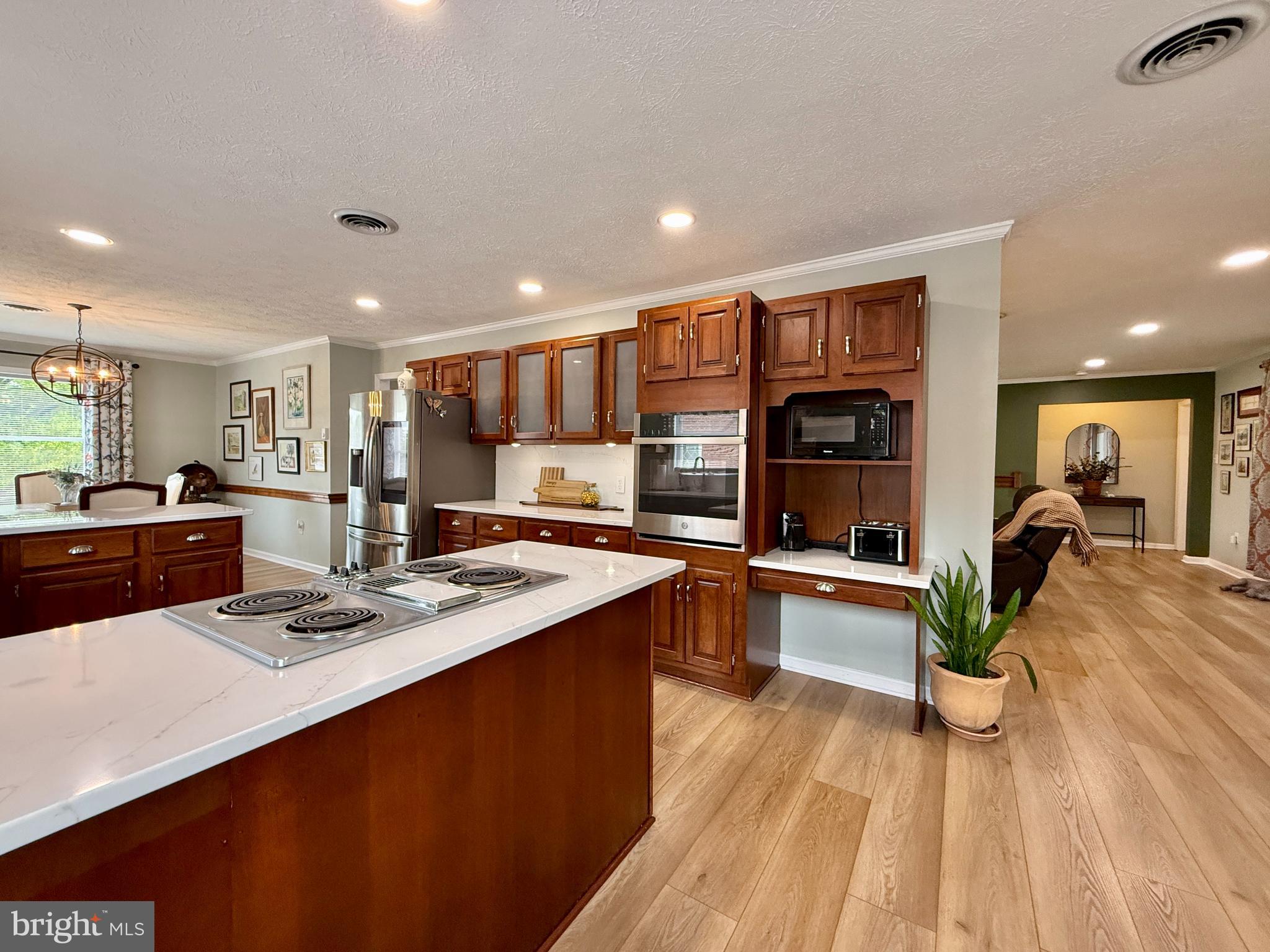 MEADOWBROOK - Residential