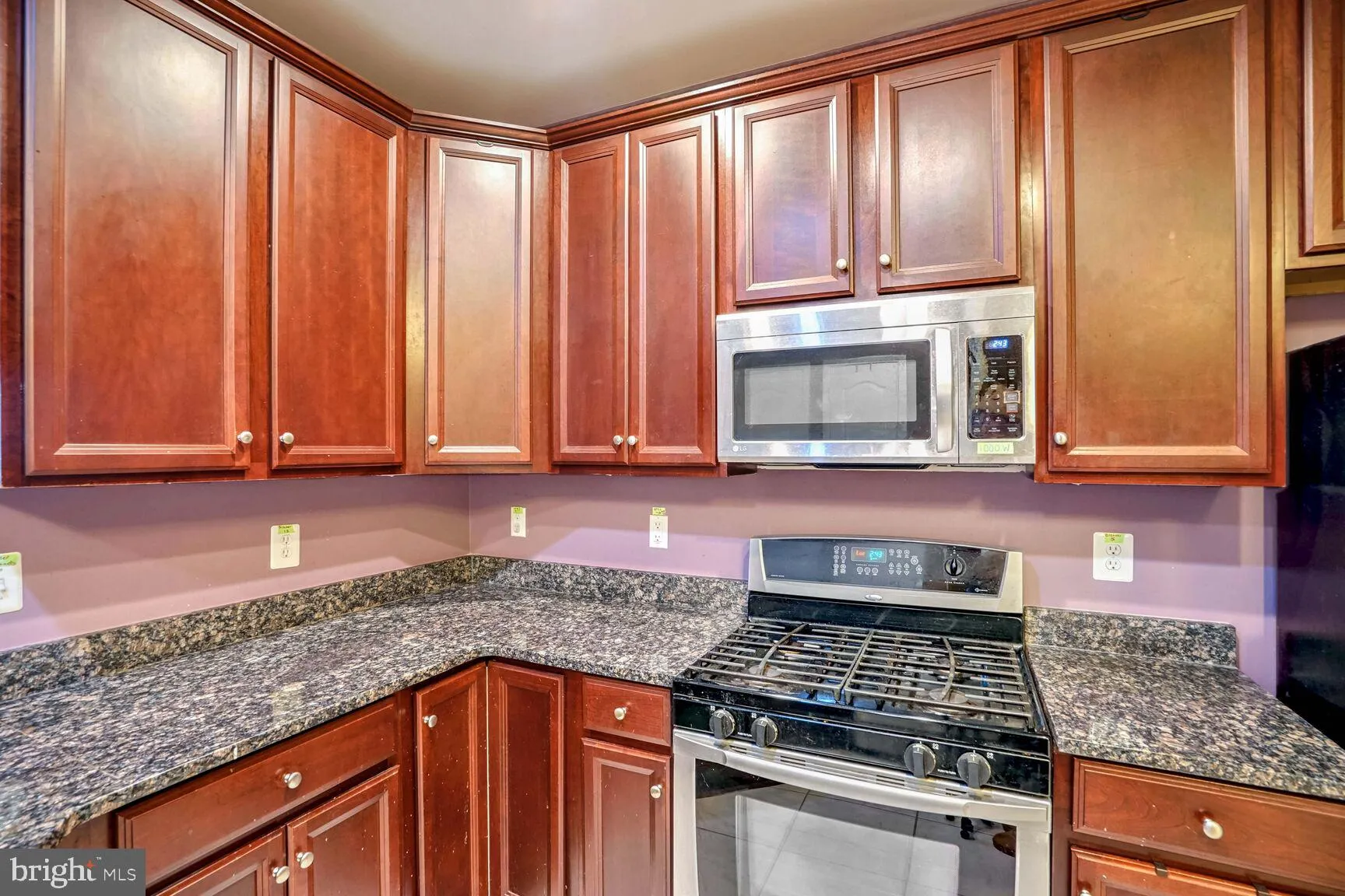 Manassas Park, Virginia 20111, United States, 2 Bedrooms Bedrooms, ,2 BathroomsBathrooms,Residential,Contingent,27318