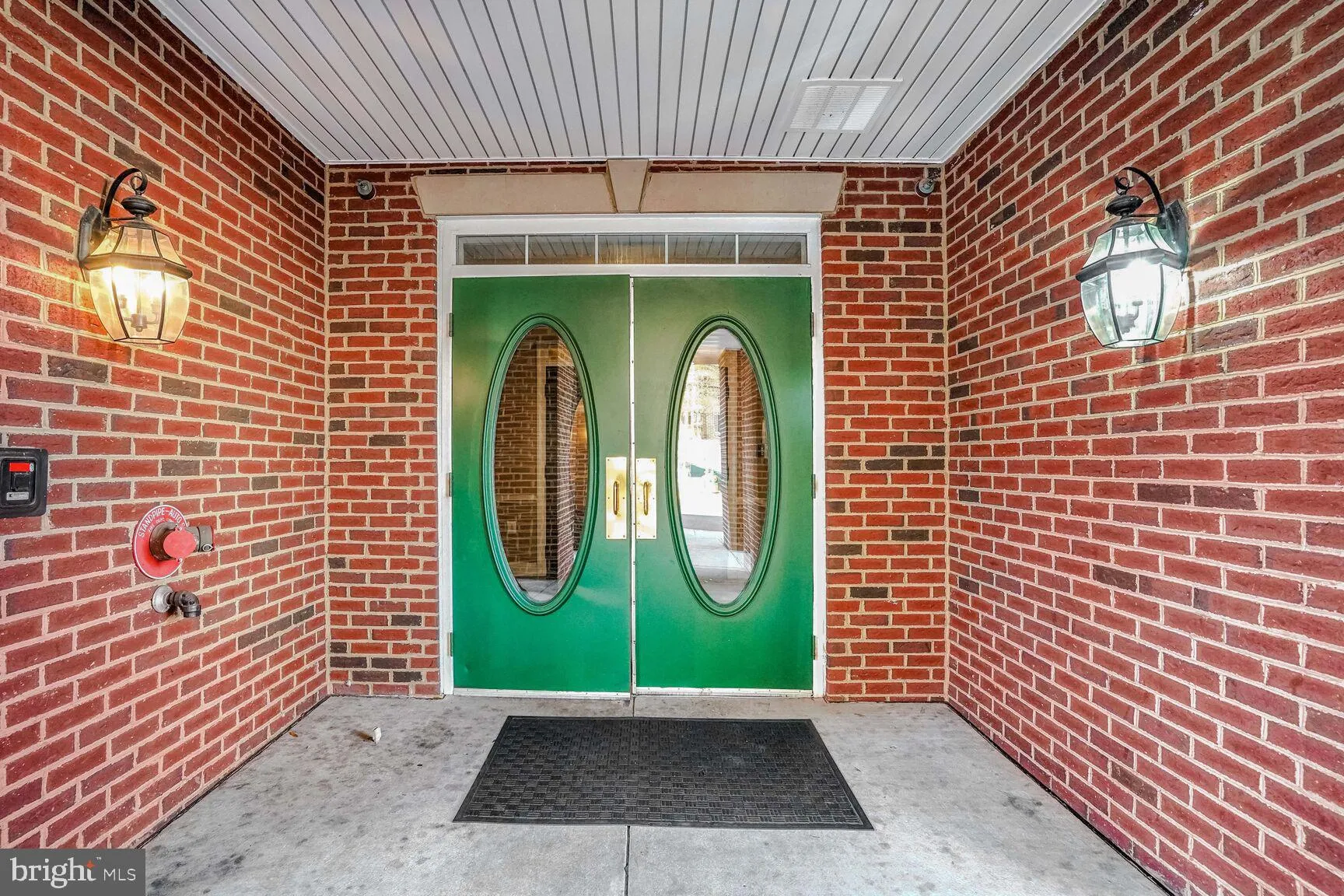 Manassas Park, Virginia 20111, United States, 2 Bedrooms Bedrooms, ,2 BathroomsBathrooms,Residential,Contingent,27318