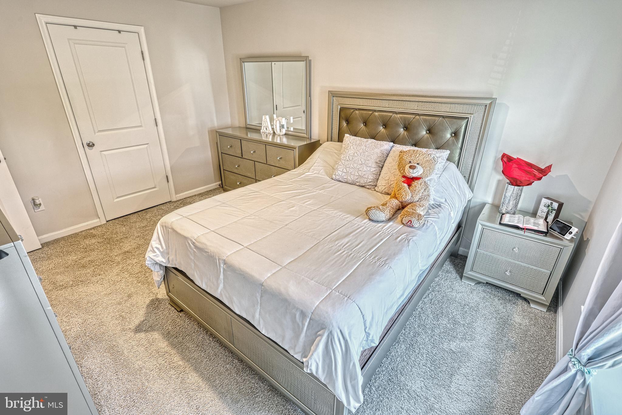 LOCUST RUN - Residential