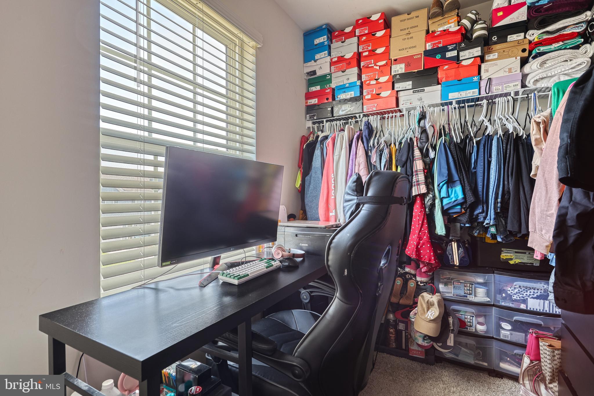 LOCUST RUN - Residential