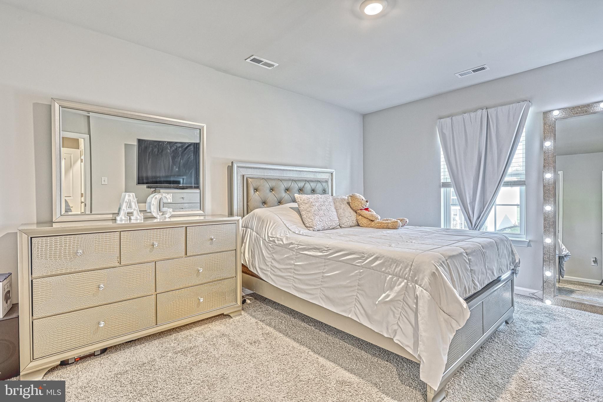 LOCUST RUN - Residential