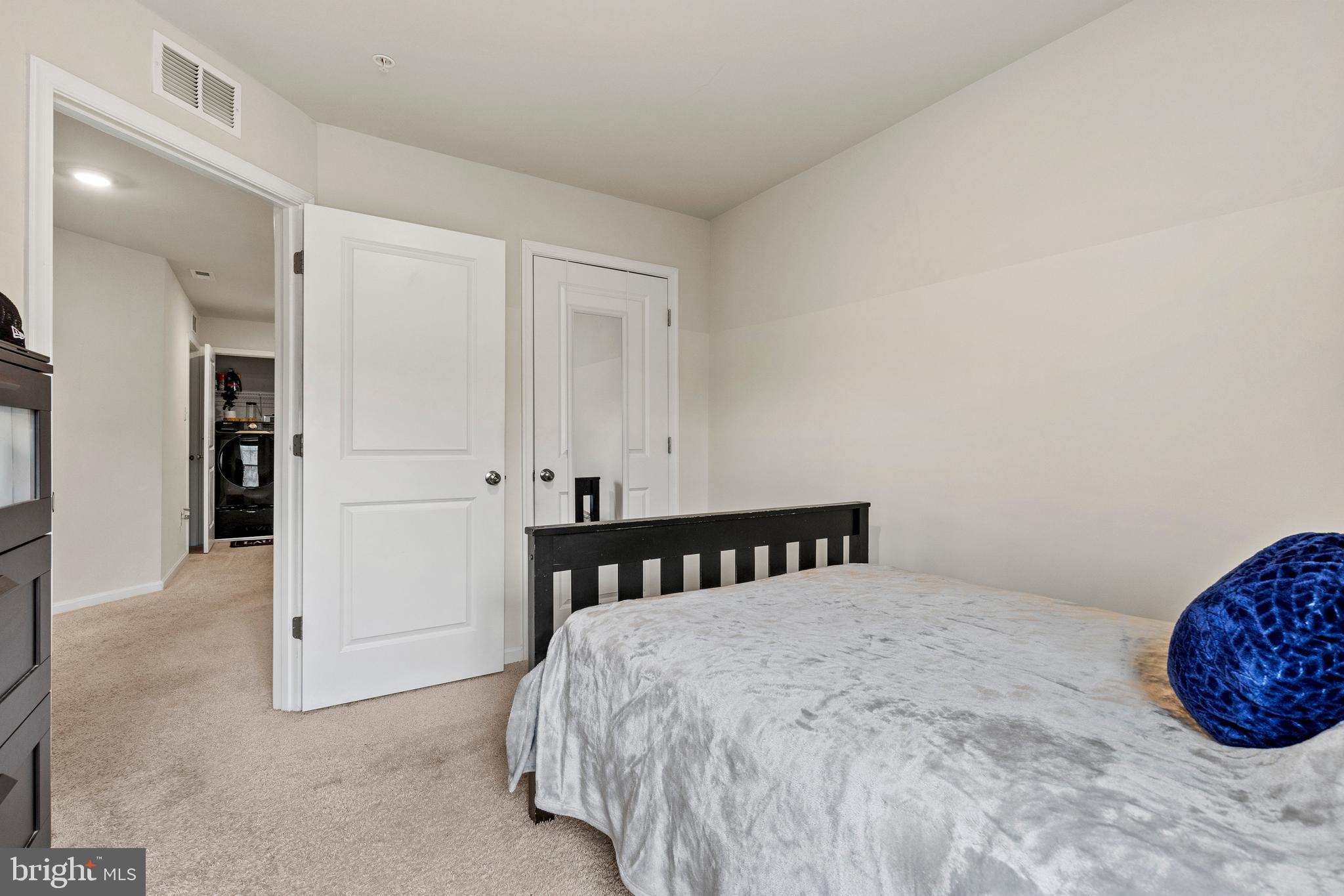 LOCUST RUN - Residential