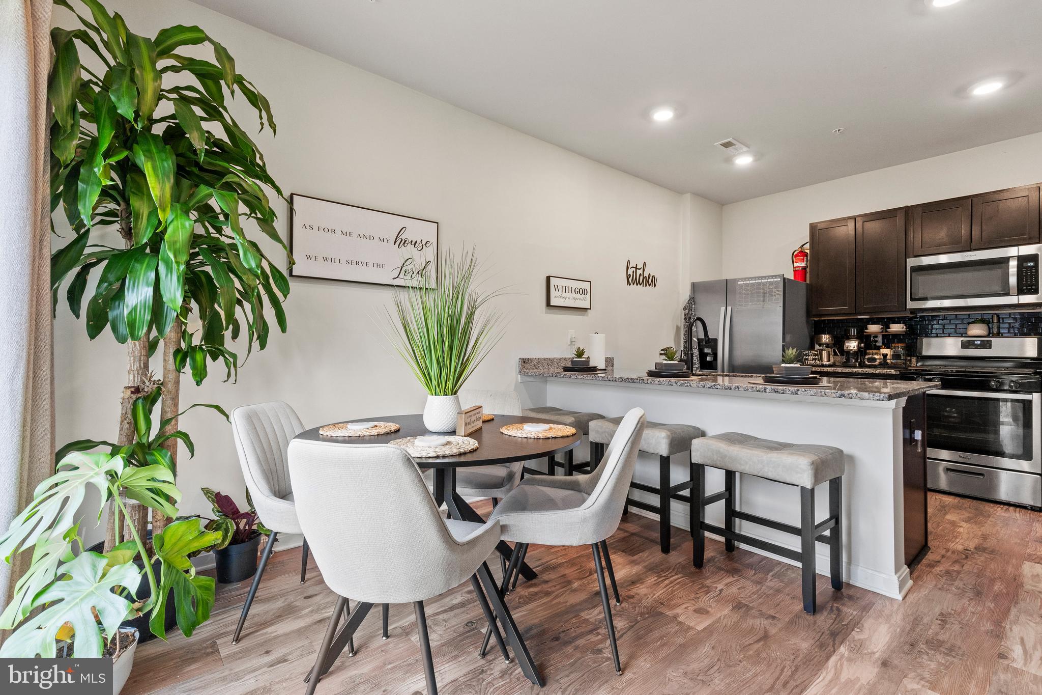 LOCUST RUN - Residential