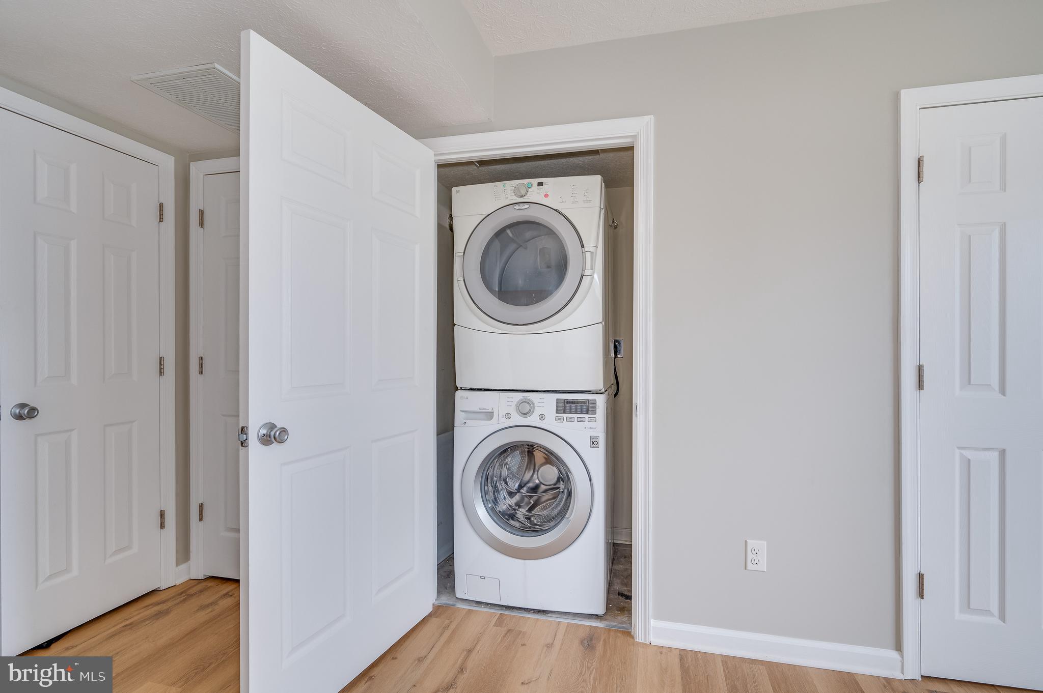 INWOOD VILLAGE - Residential