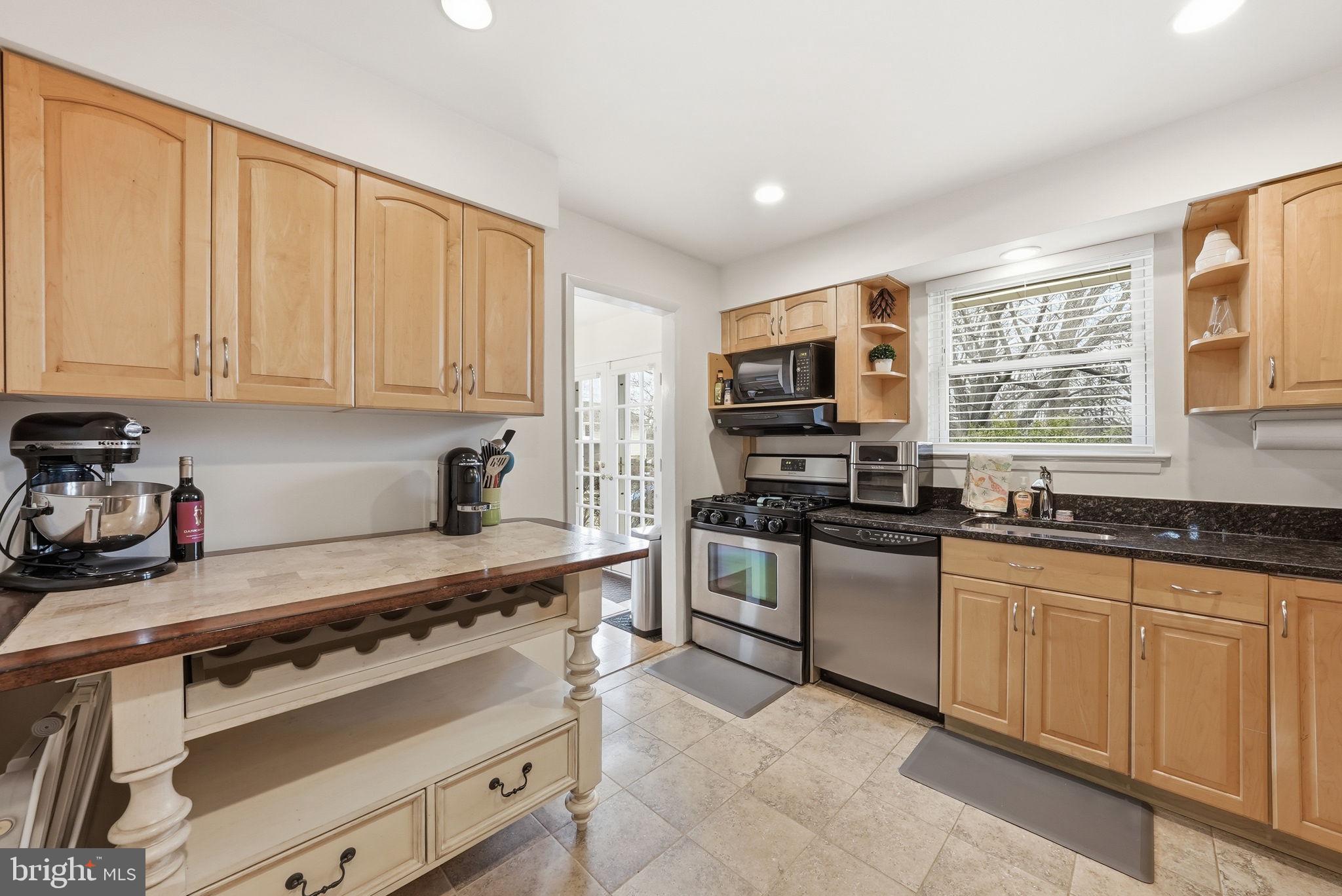 CRESTWOOD MANOR - Residential