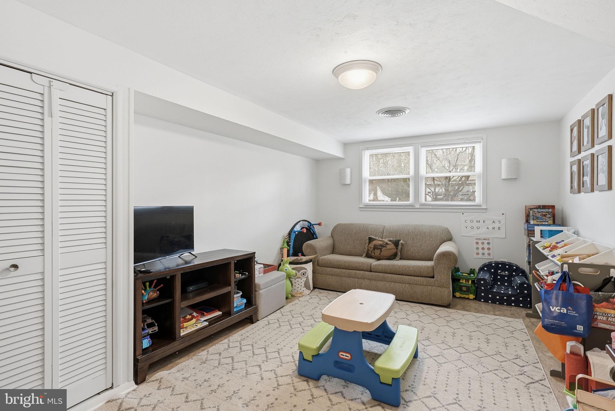 CRESTWOOD MANOR - Residential