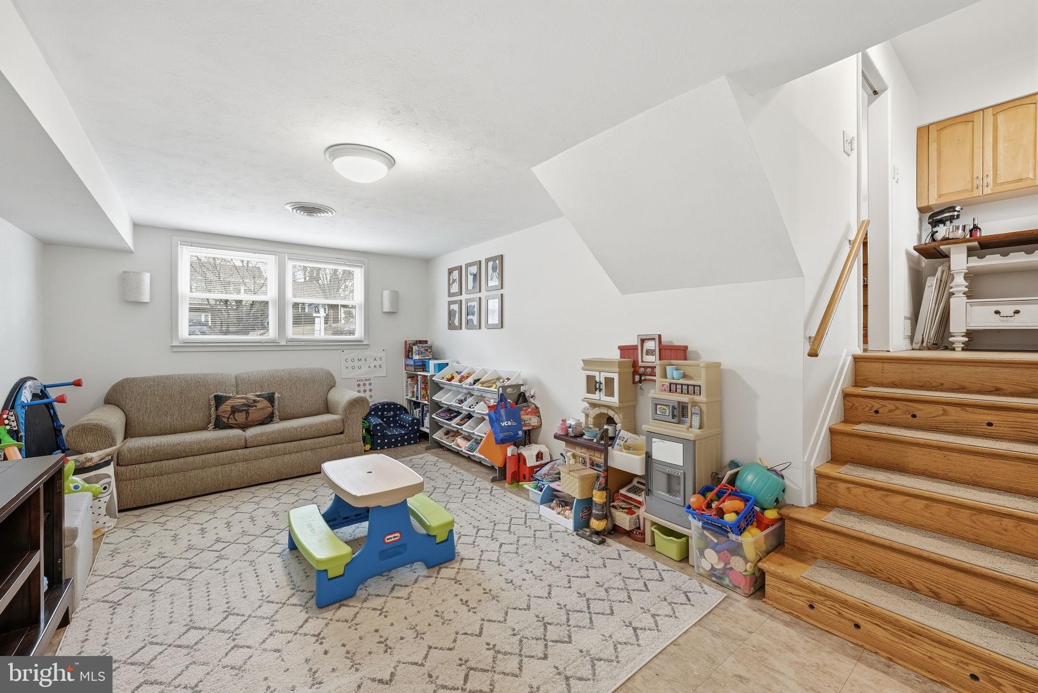 CRESTWOOD MANOR - Residential