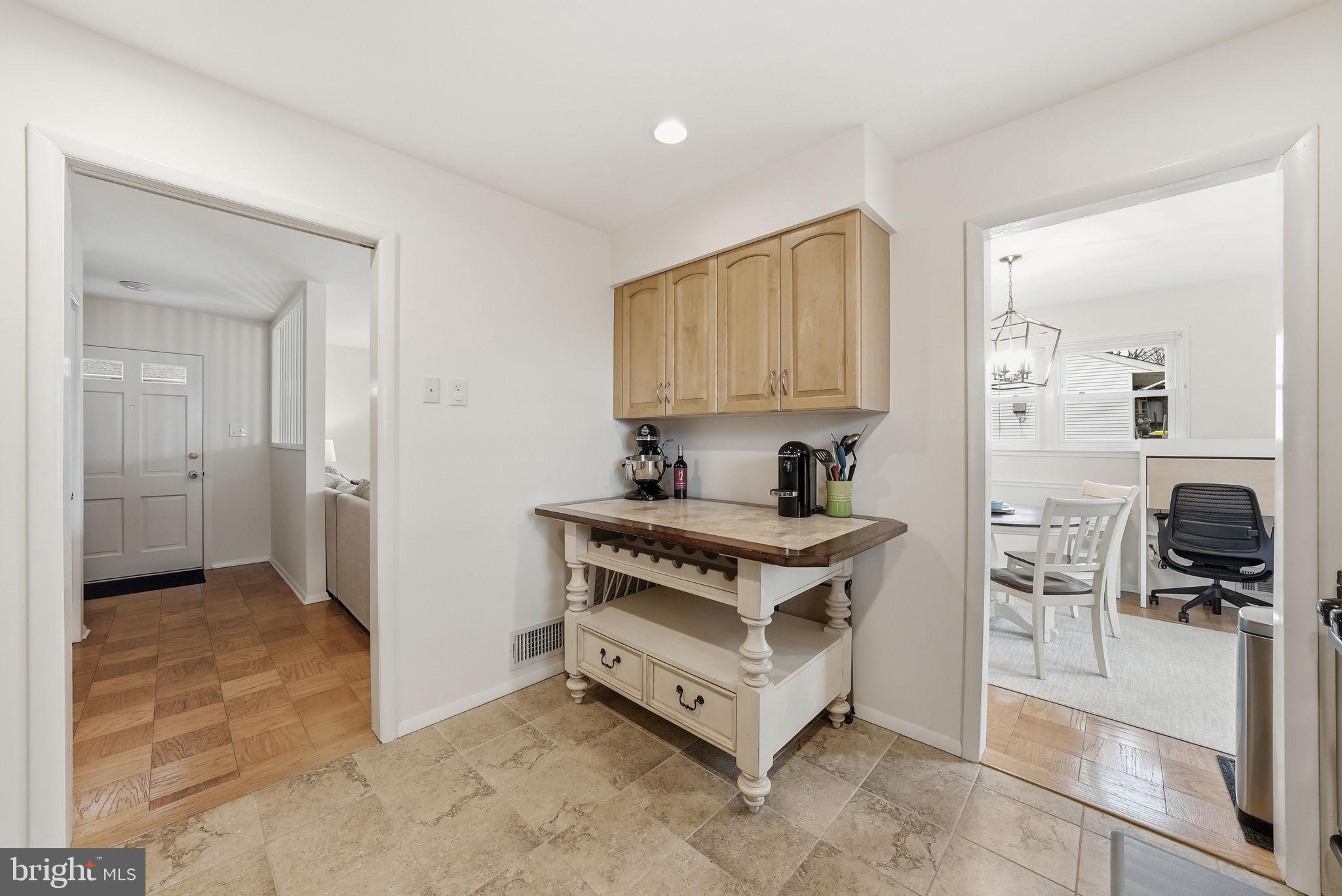 CRESTWOOD MANOR - Residential