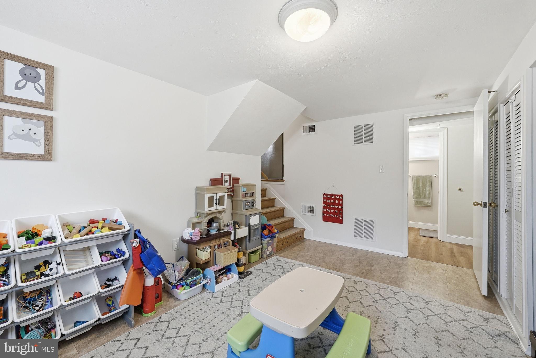 CRESTWOOD MANOR - Residential