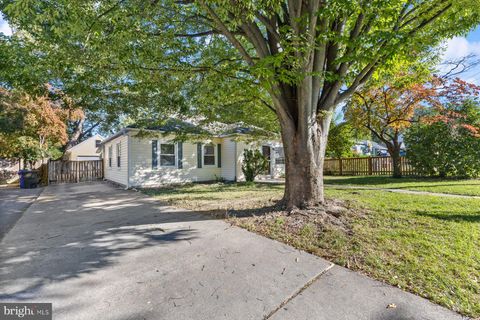 Photo of 3013 Edgewood Road, Kensington, MD 20895 (MLS # MDMC2151442)