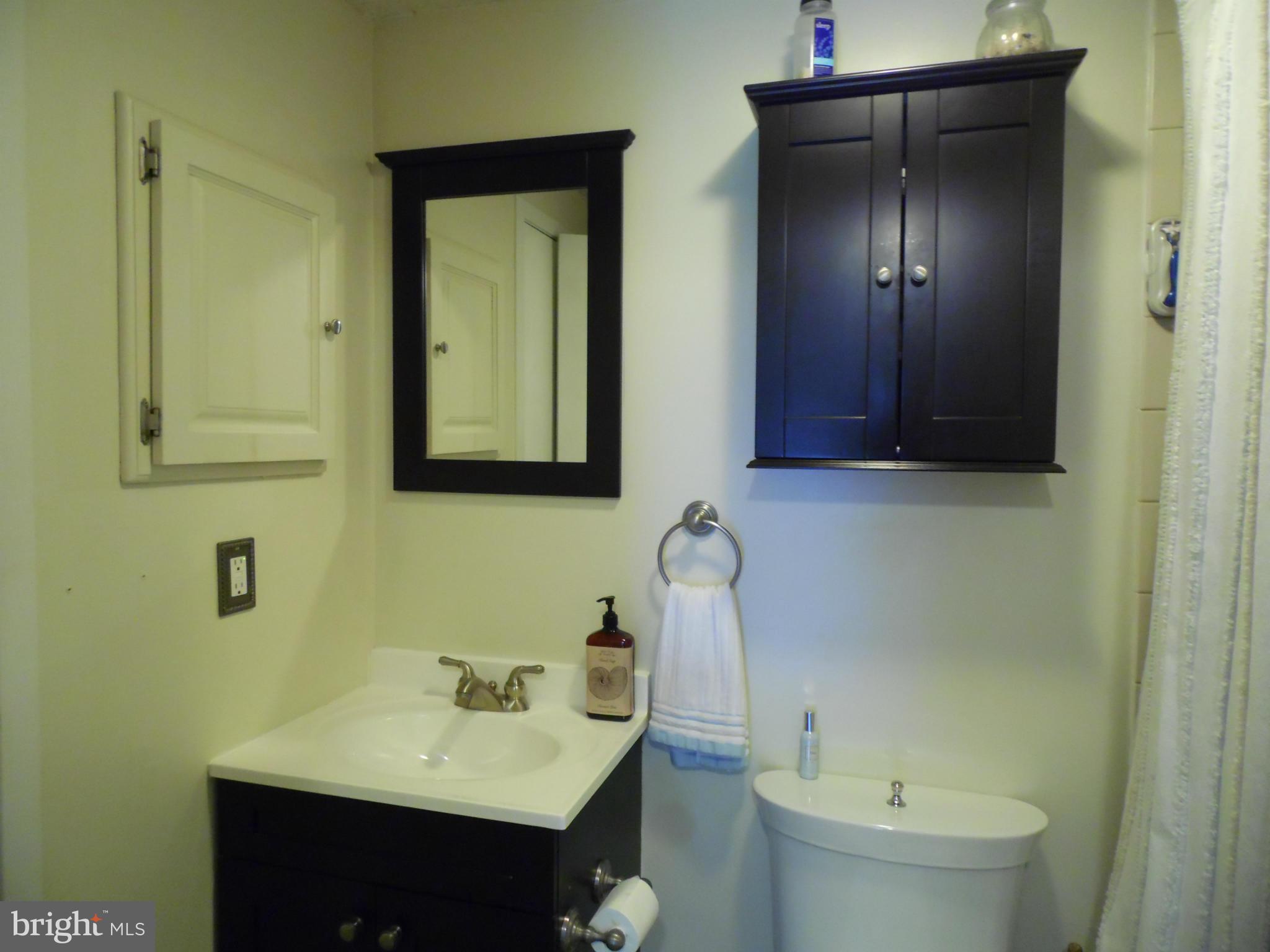 HALLFIELD MANOR - Residential