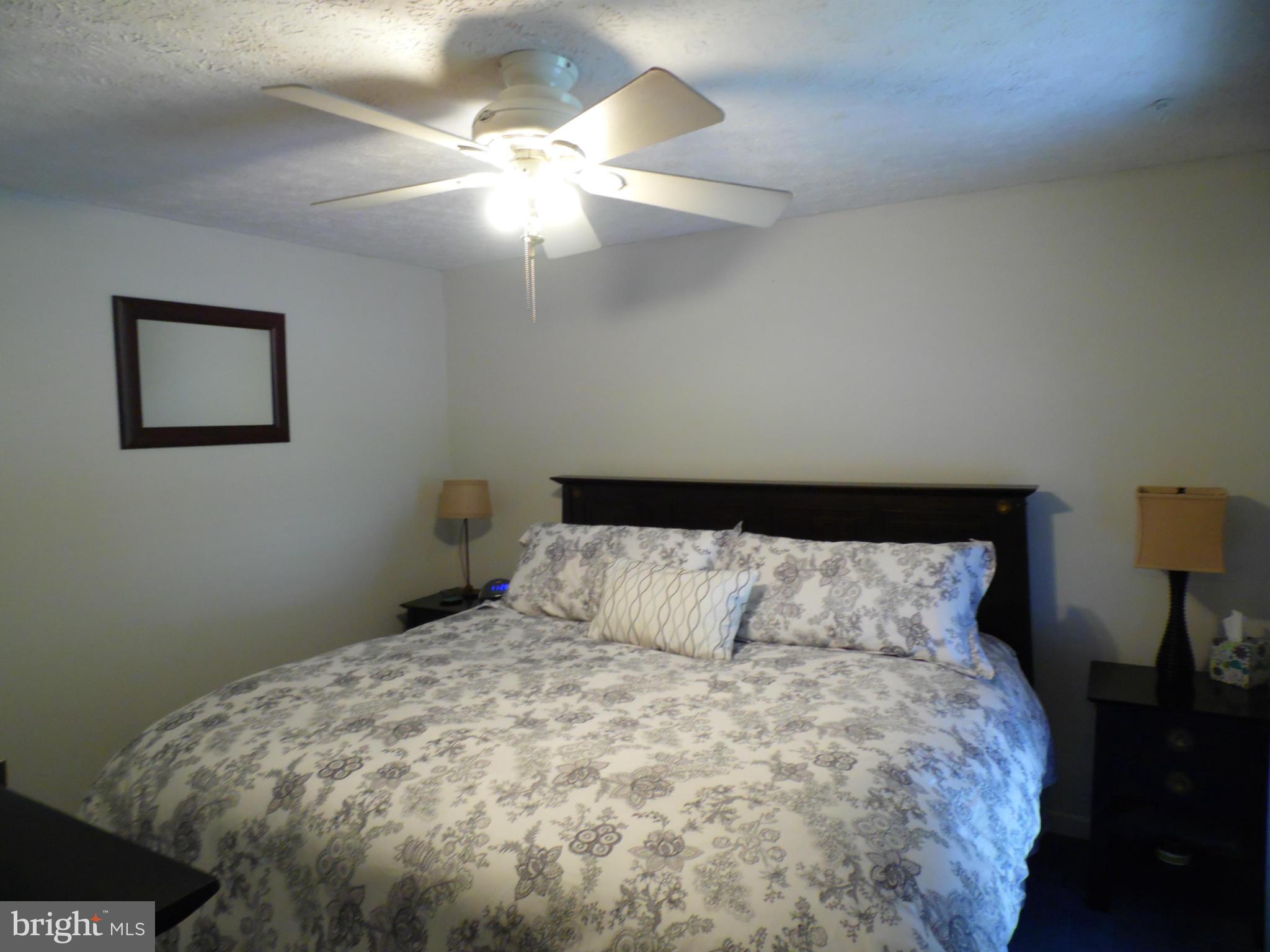 HALLFIELD MANOR - Residential