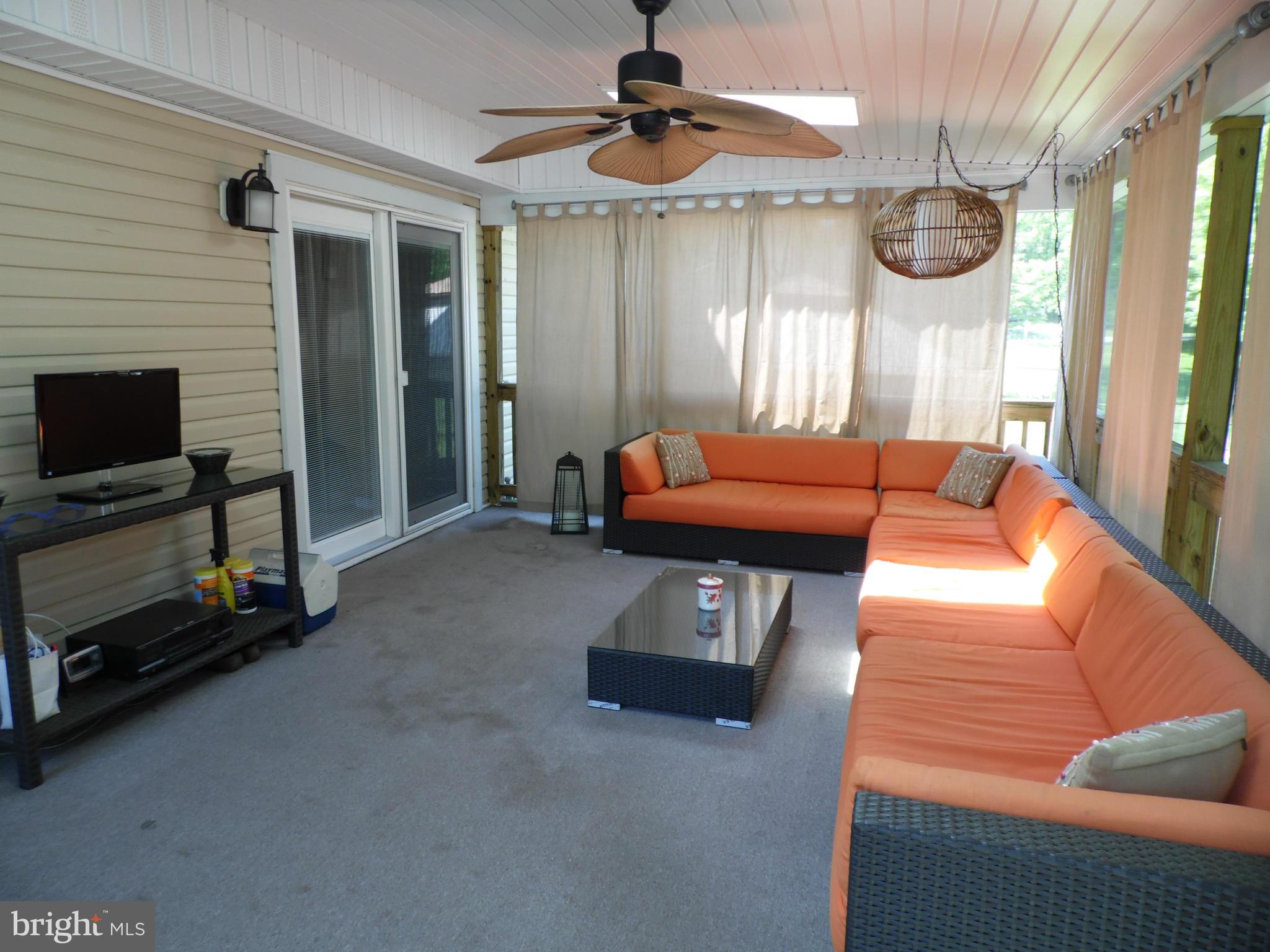 HALLFIELD MANOR - Residential