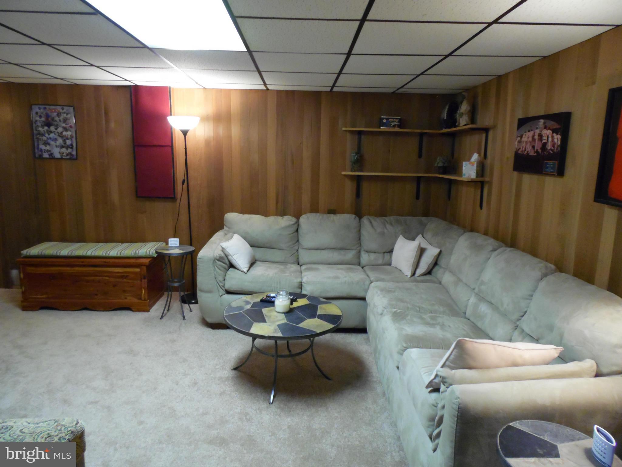 HALLFIELD MANOR - Residential