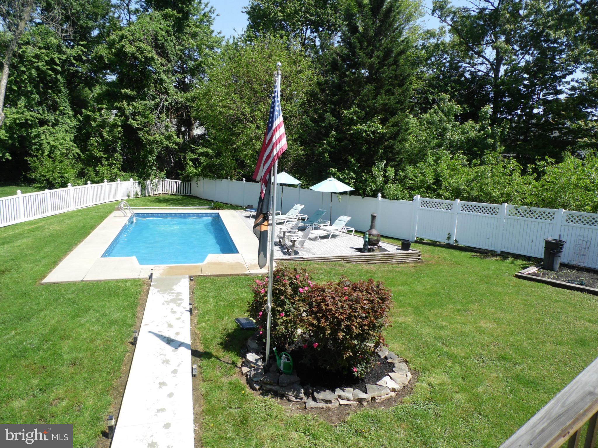 HALLFIELD MANOR - Residential